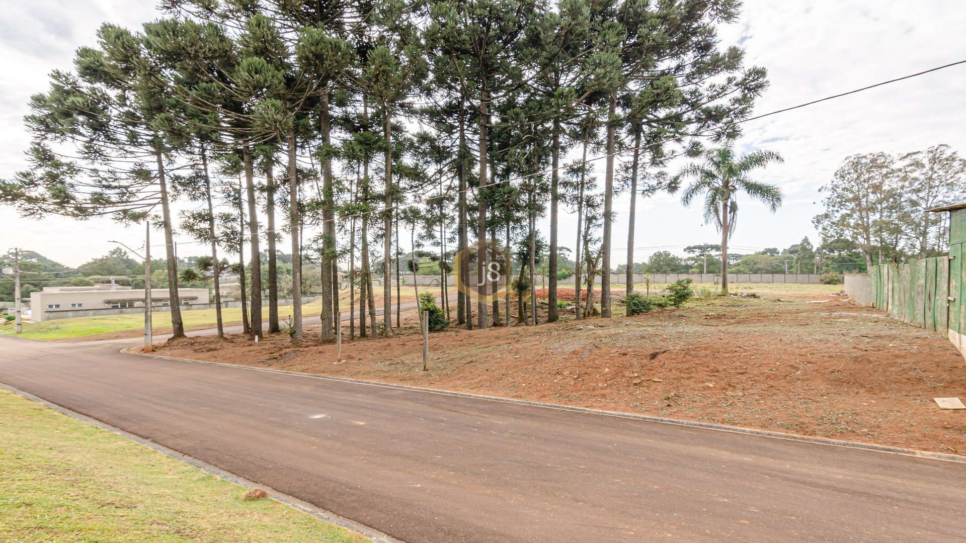 TERRENO EM CONDOMÍNIO COM 1.580M² PRIVATIVOS