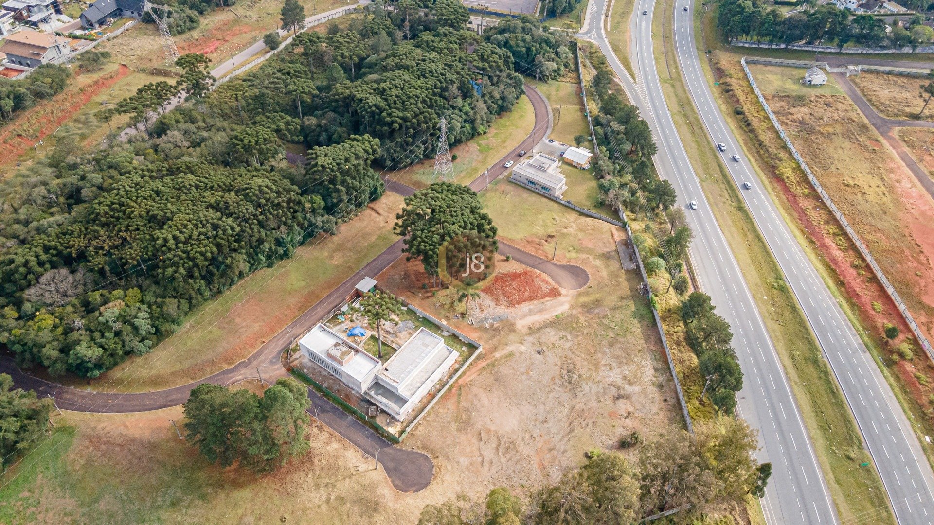 TERRENO EM CONDOMÍNIO COM 1.580M² PRIVATIVOS
