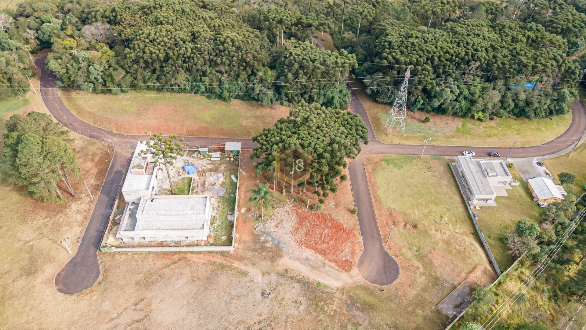 TERRENO EM CONDOMÍNIO COM 1.580M² PRIVATIVOS