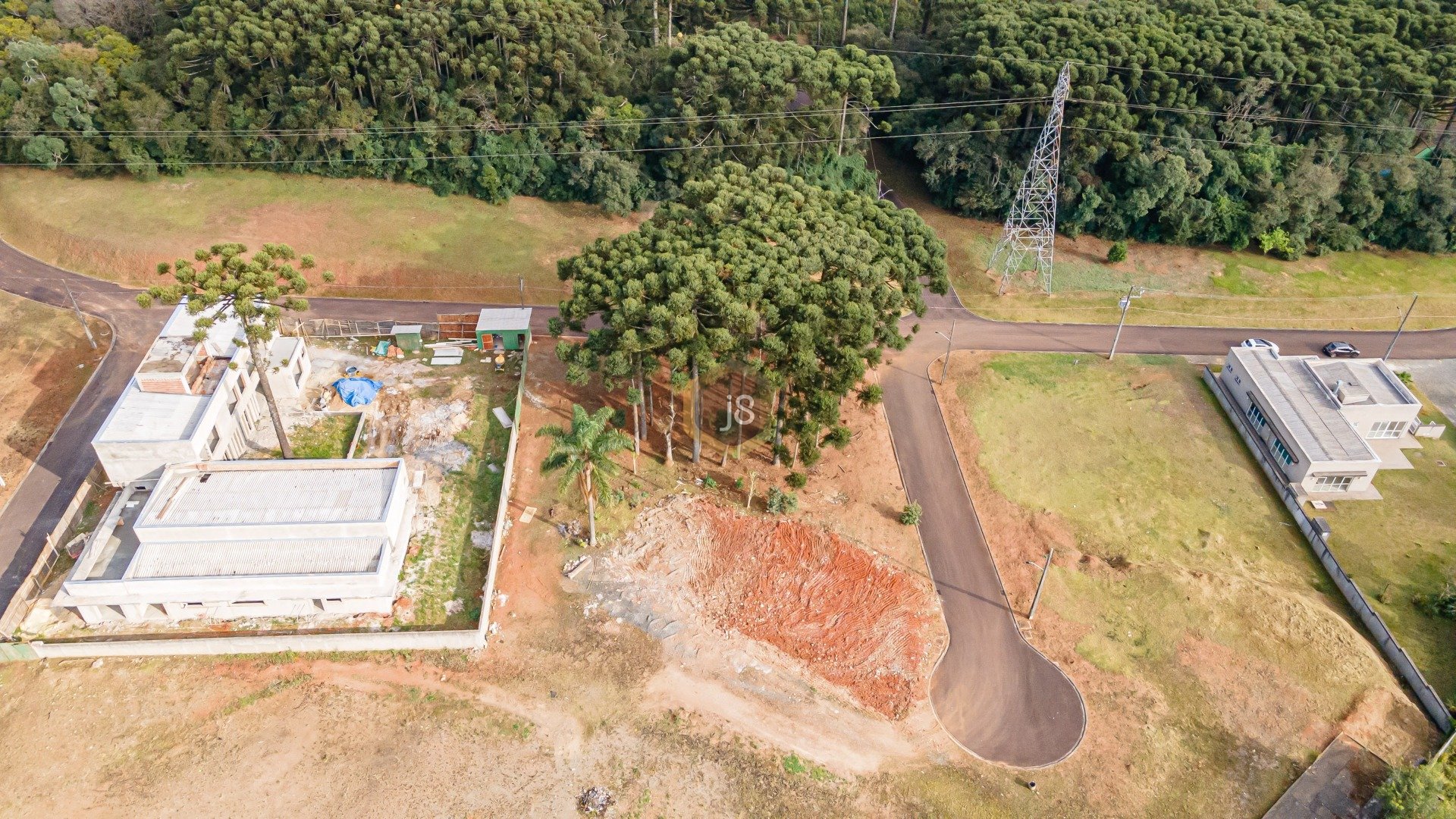 TERRENO EM CONDOMÍNIO COM 1.580M² PRIVATIVOS