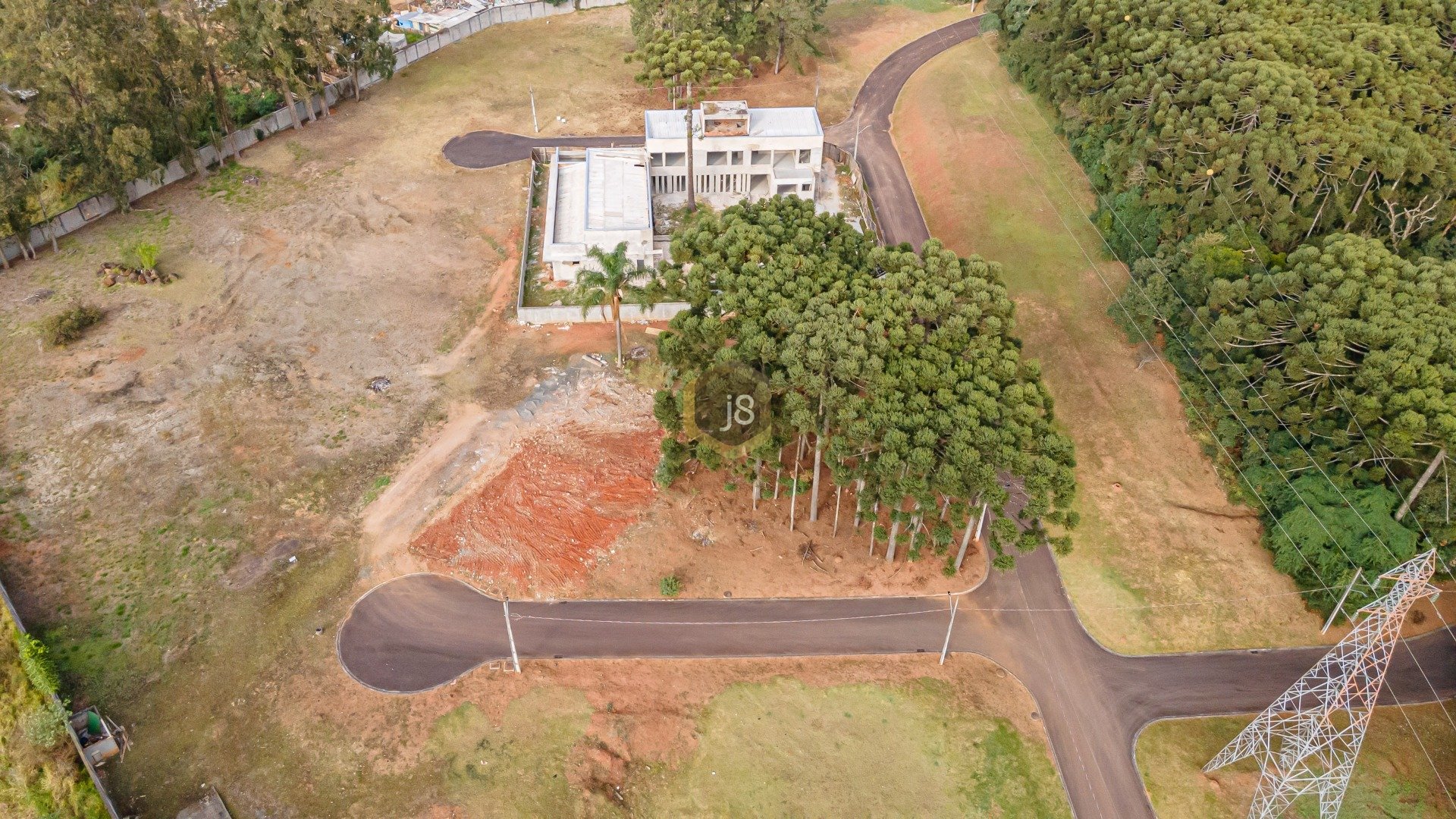 TERRENO EM CONDOMÍNIO COM 1.580M² PRIVATIVOS