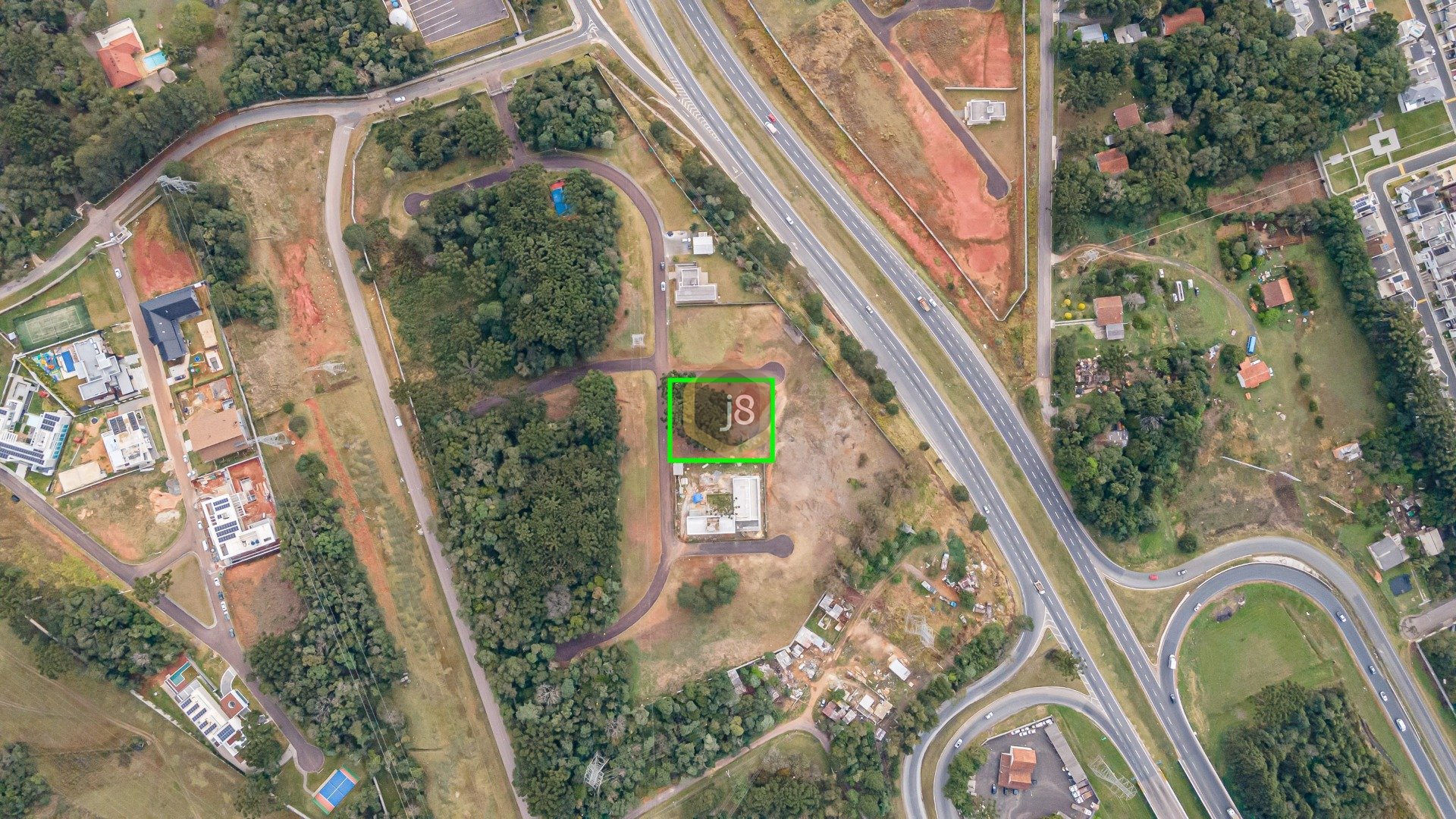 TERRENO EM CONDOMÍNIO COM 1.580M² PRIVATIVOS