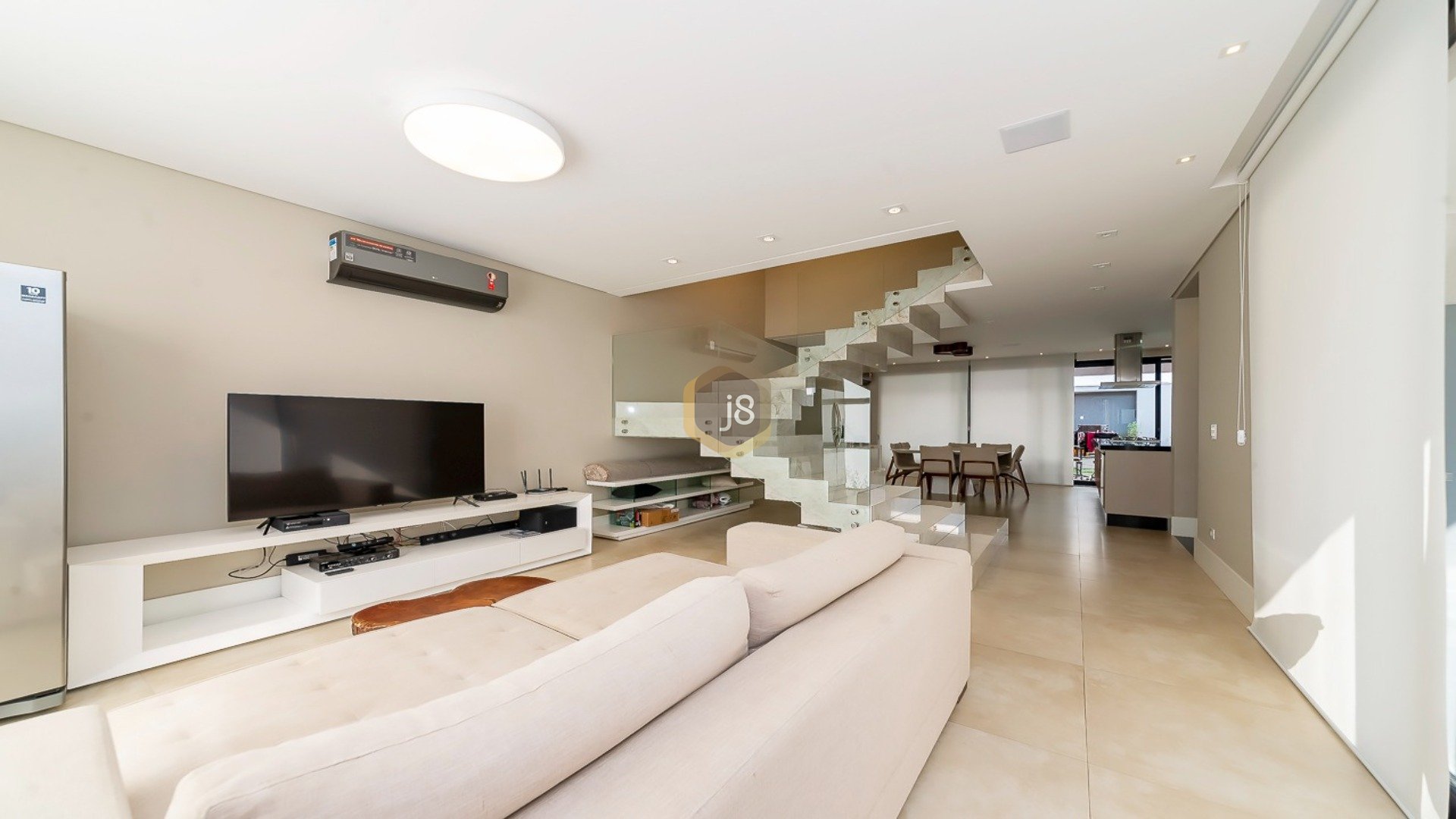 SOFISTICAÇÃO E CONFORTO, CASA 100% MOBILIADA