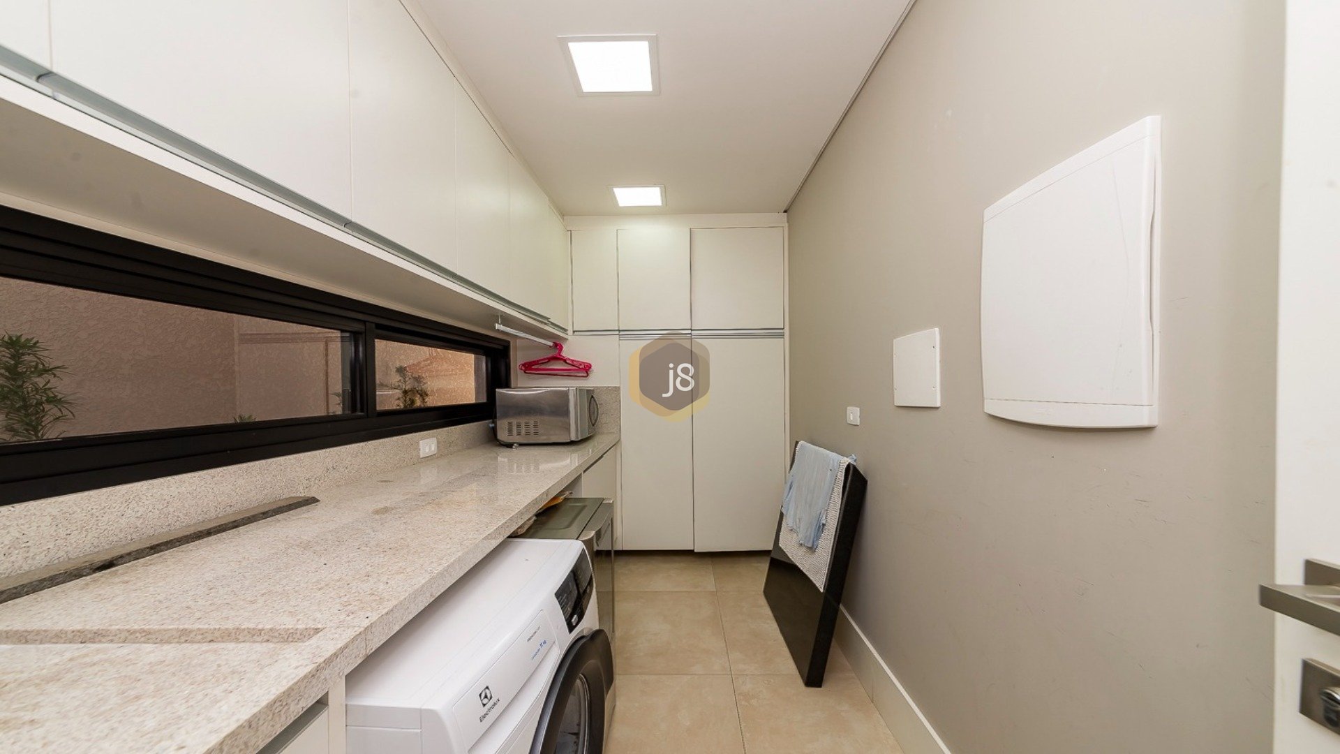 SOFISTICAÇÃO E CONFORTO, CASA 100% MOBILIADA