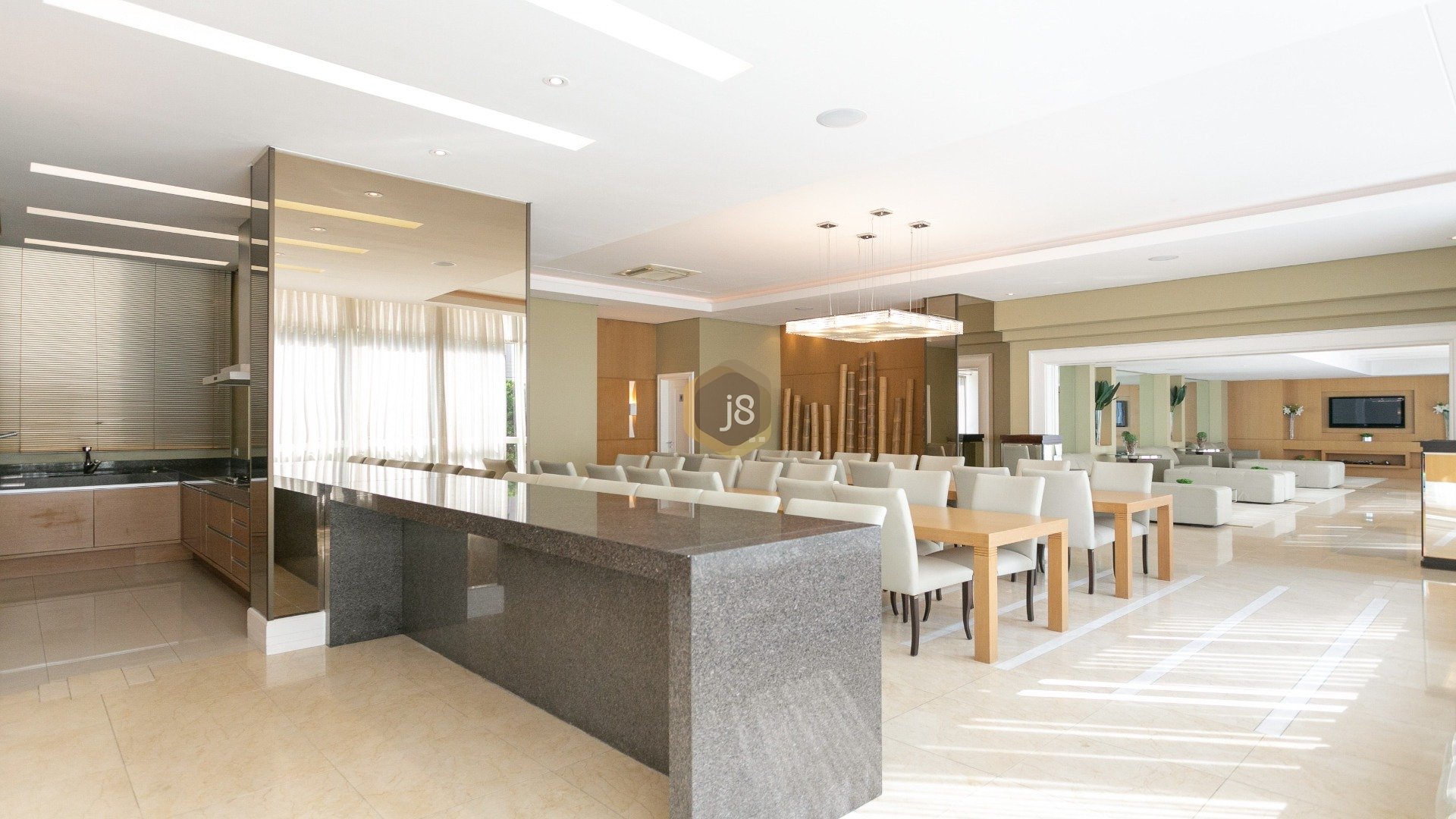 APARTAMENTO DE LUXO COM 3 SUÍTES NO BATEL
