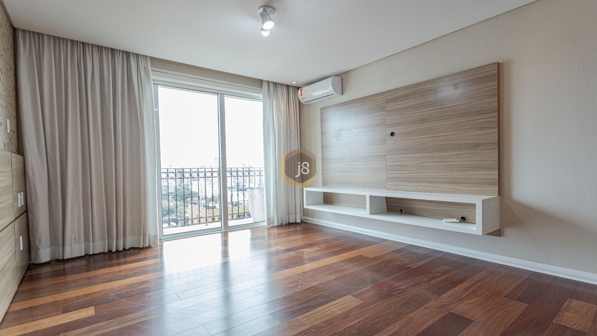 APARTAMENTO DE LUXO COM 3 SUÍTES NO BATEL