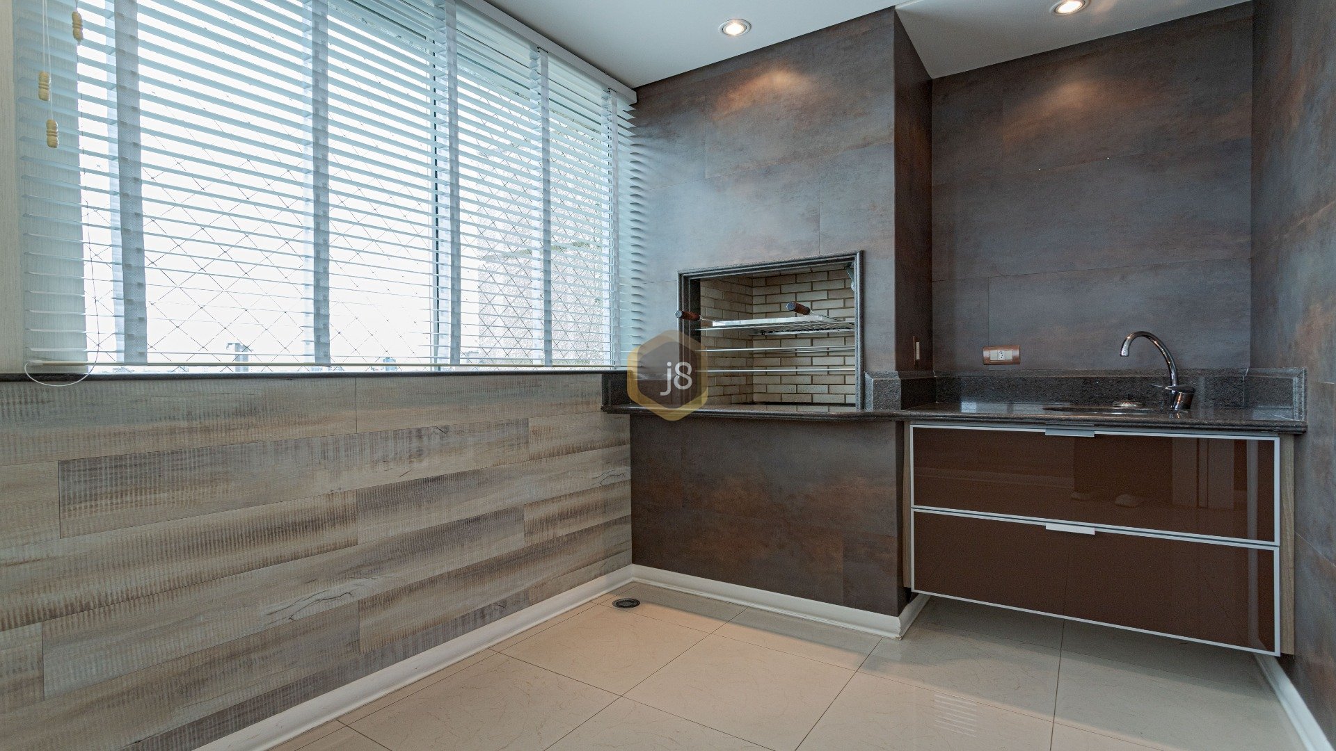 APARTAMENTO DE LUXO COM 3 SUÍTES NO BATEL
