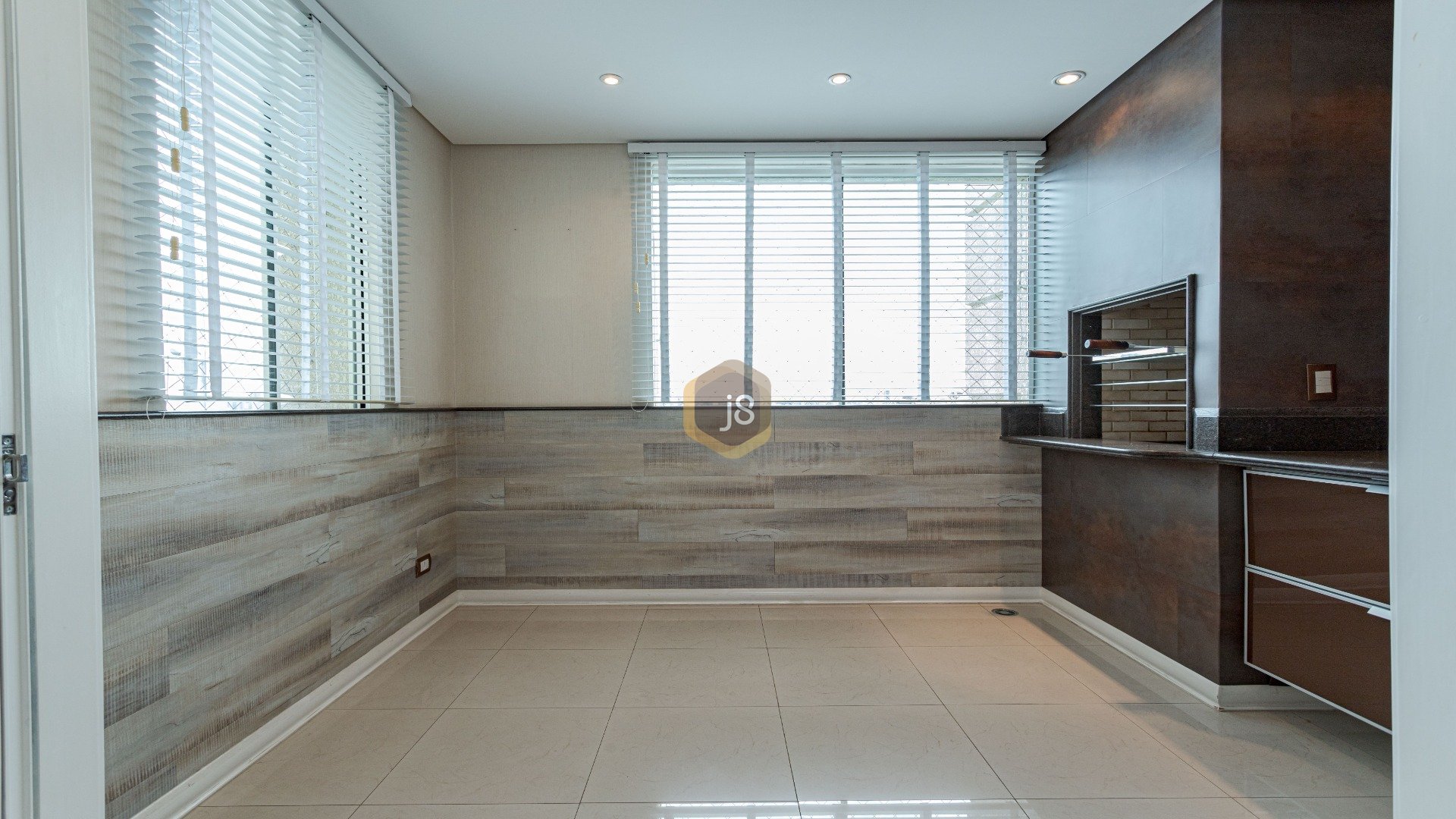 APARTAMENTO DE LUXO COM 3 SUÍTES NO BATEL