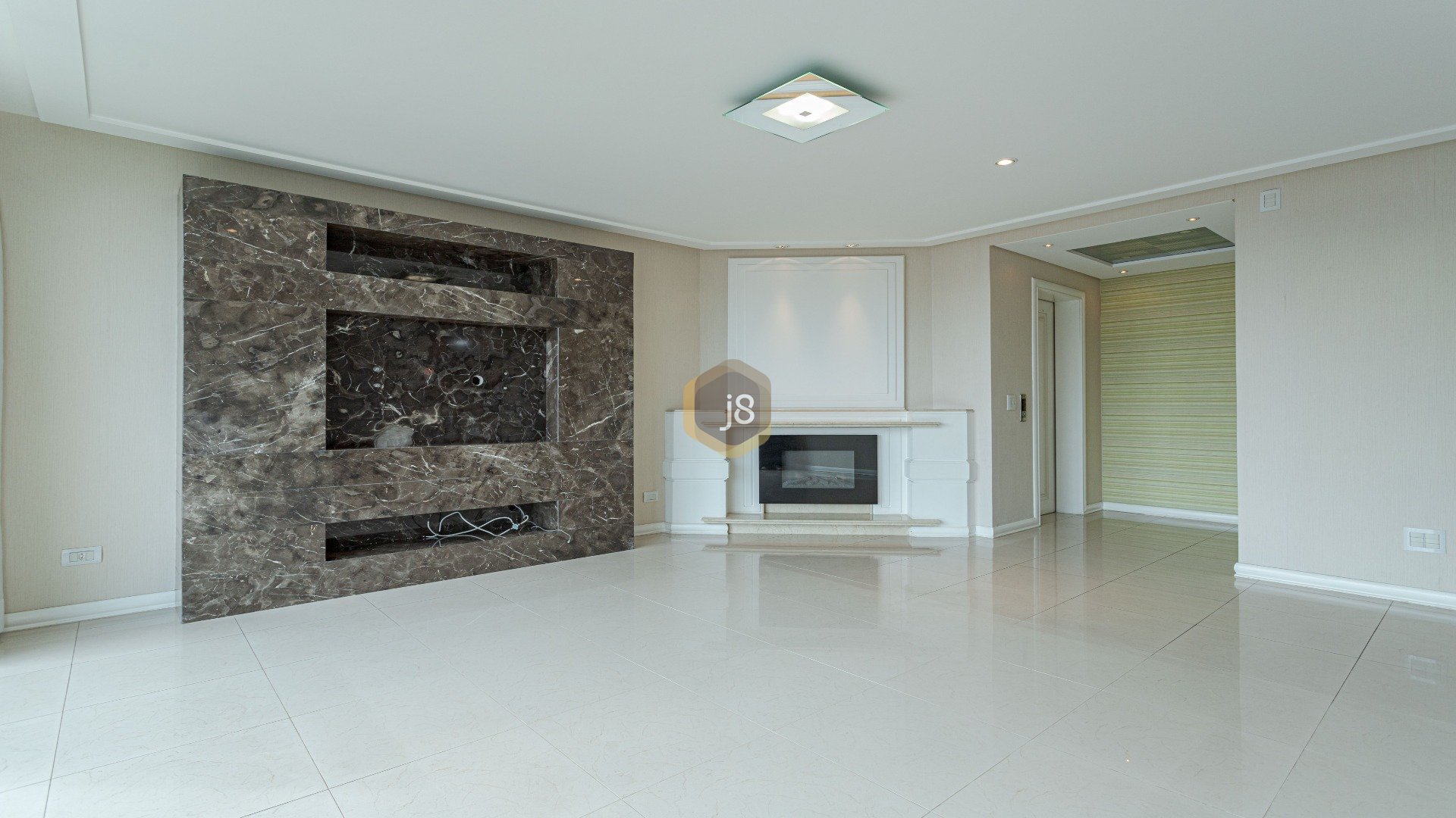APARTAMENTO DE LUXO COM 3 SUÍTES NO BATEL