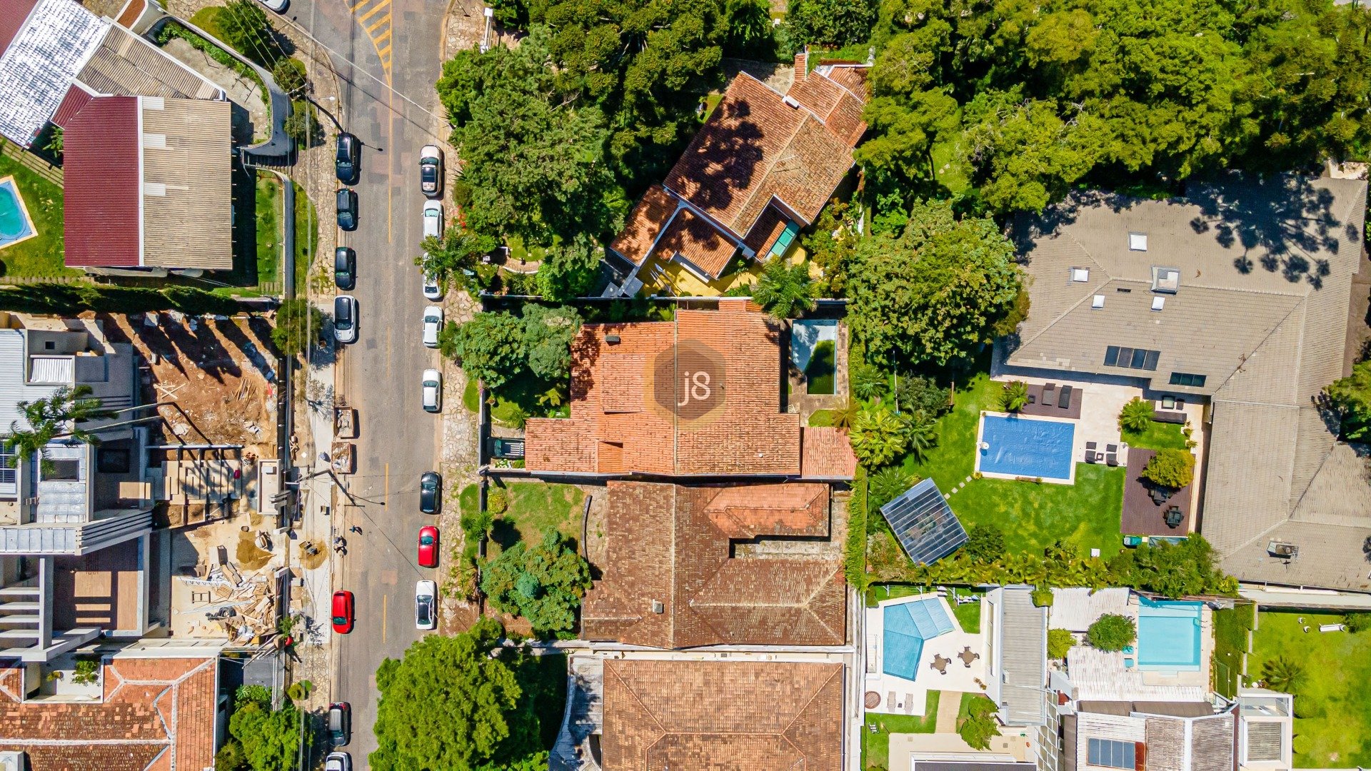 CASA COM ÓTIMO TERRENO, OPORTUNIDADE NO JARDIM LOS ANGELES!