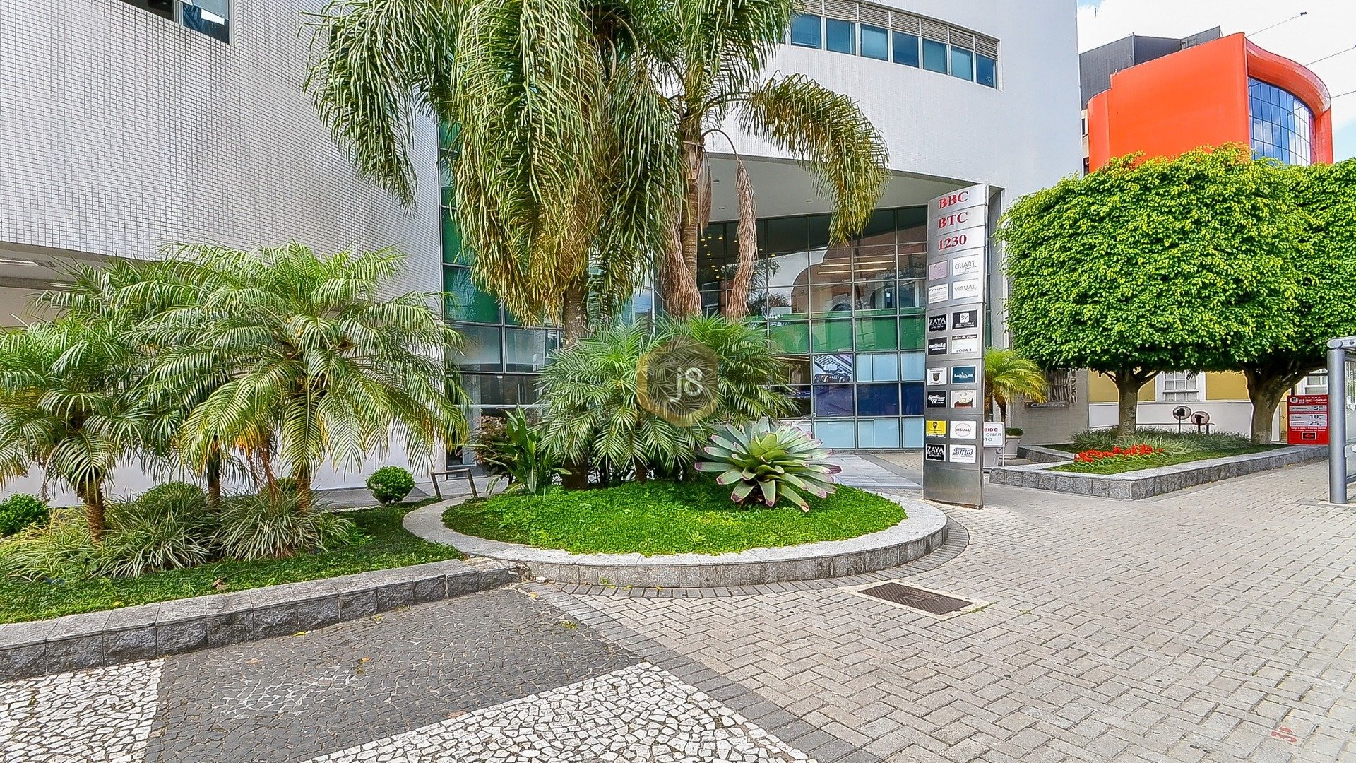 LOJA BEM LOCALIZADA NA AVENIDA DO BATEL!