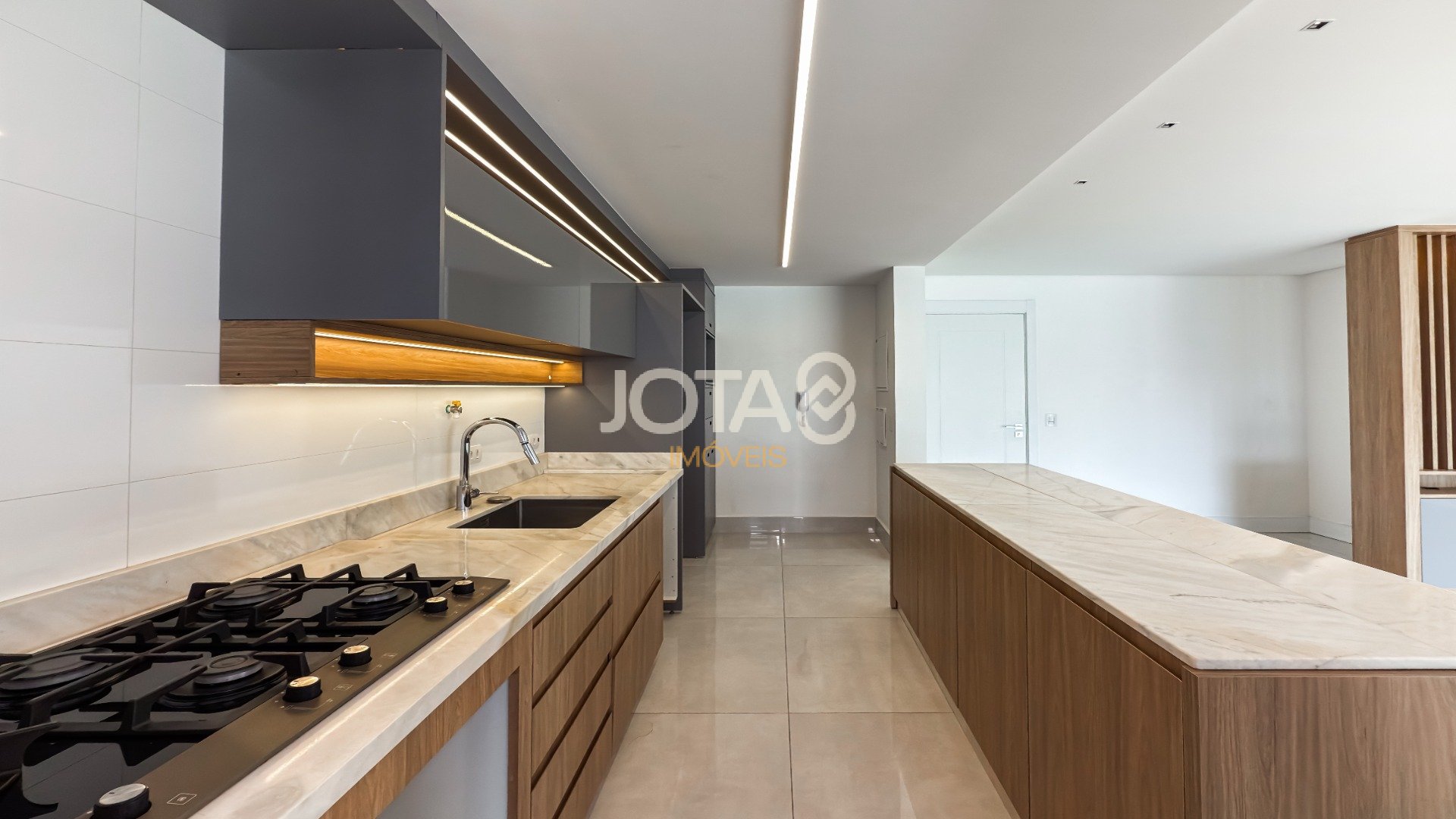 APARTAMENTO 3 QUARTOS, 4 VAGAS NO MELHOR DO AHÚ