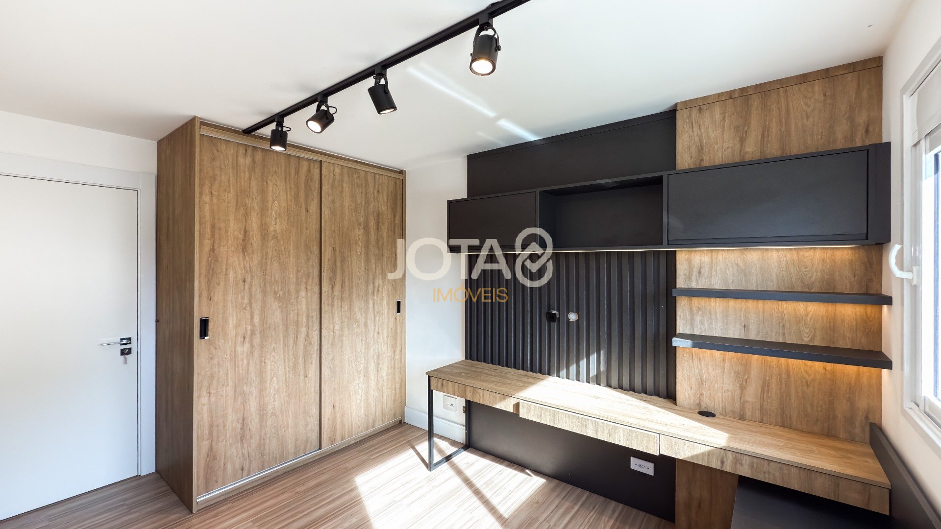 APARTAMENTO 3 QUARTOS, 4 VAGAS NO MELHOR DO AHÚ