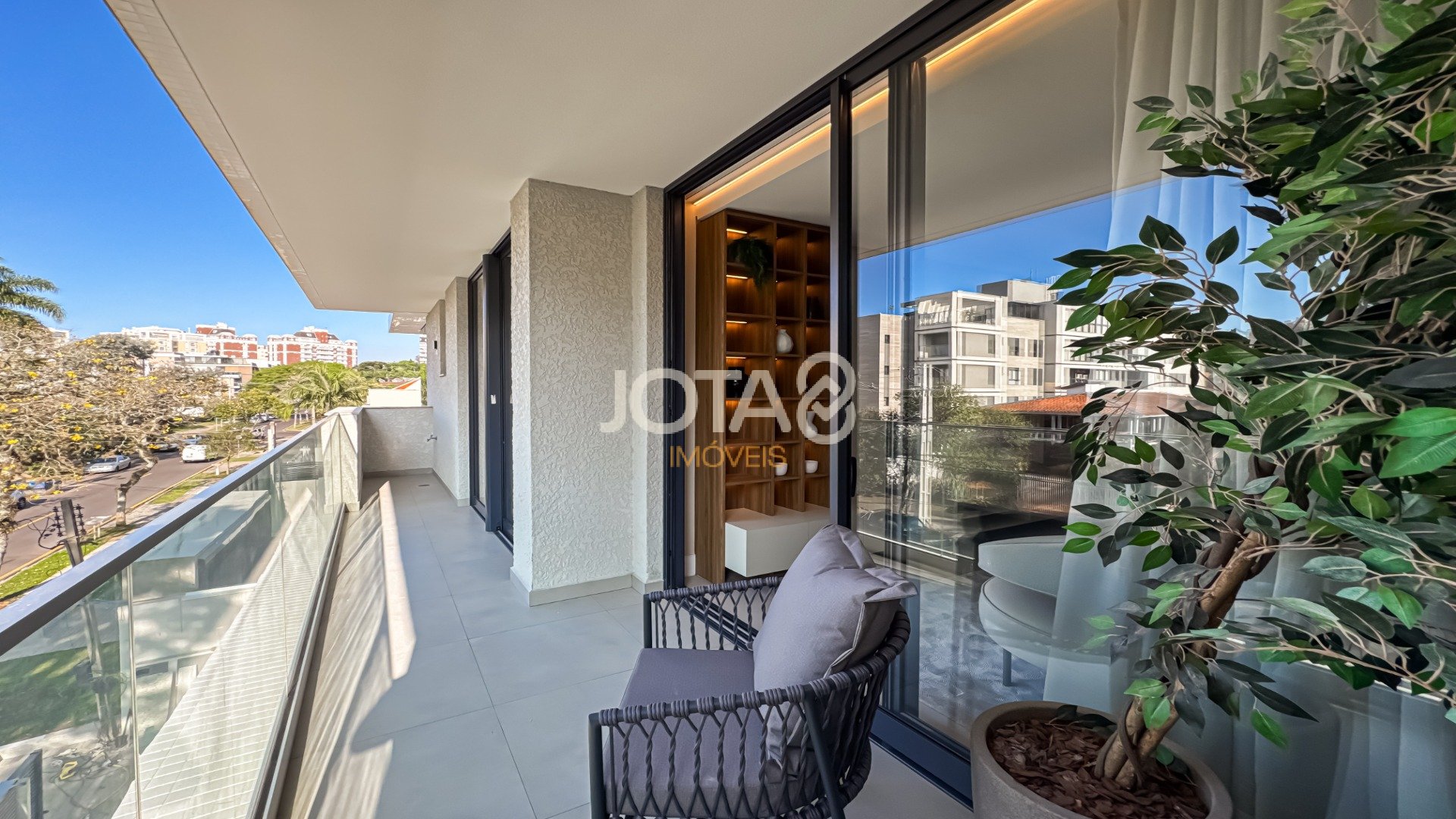 APARTAMENTO DECORADO COM 3 SUÍTES PERTO DO GRACIOSA!