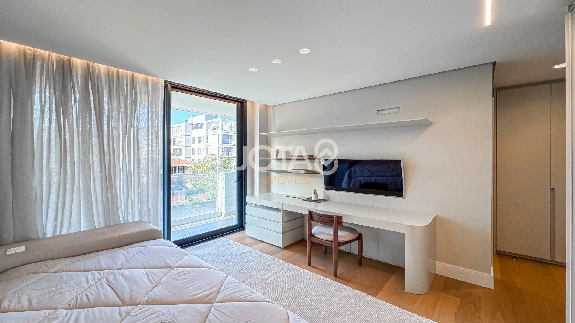 APARTAMENTO DECORADO COM 3 SUÍTES PERTO DO GRACIOSA!