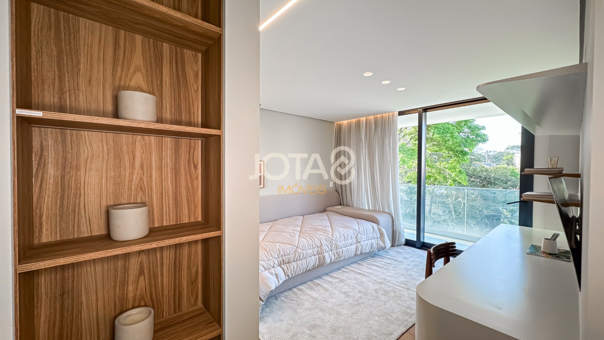 APARTAMENTO DECORADO COM 3 SUÍTES PERTO DO GRACIOSA!