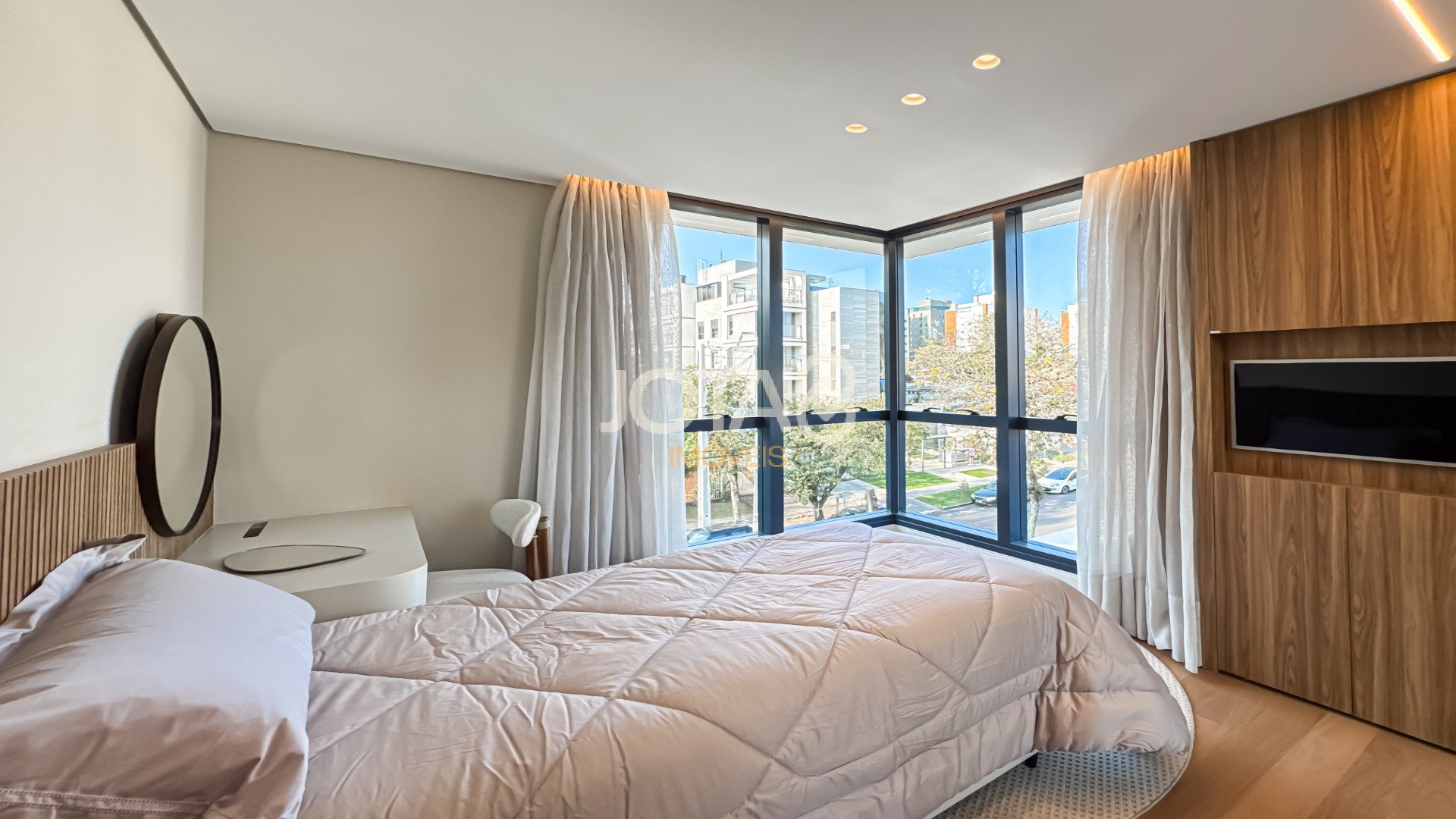 APARTAMENTO DECORADO COM 3 SUÍTES PERTO DO GRACIOSA!