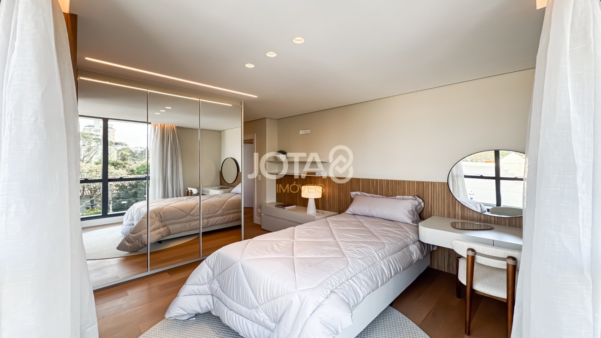 APARTAMENTO DECORADO COM 3 SUÍTES PERTO DO GRACIOSA!