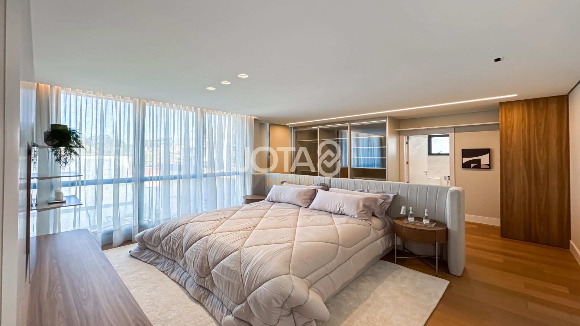 APARTAMENTO DECORADO COM 3 SUÍTES PERTO DO GRACIOSA!