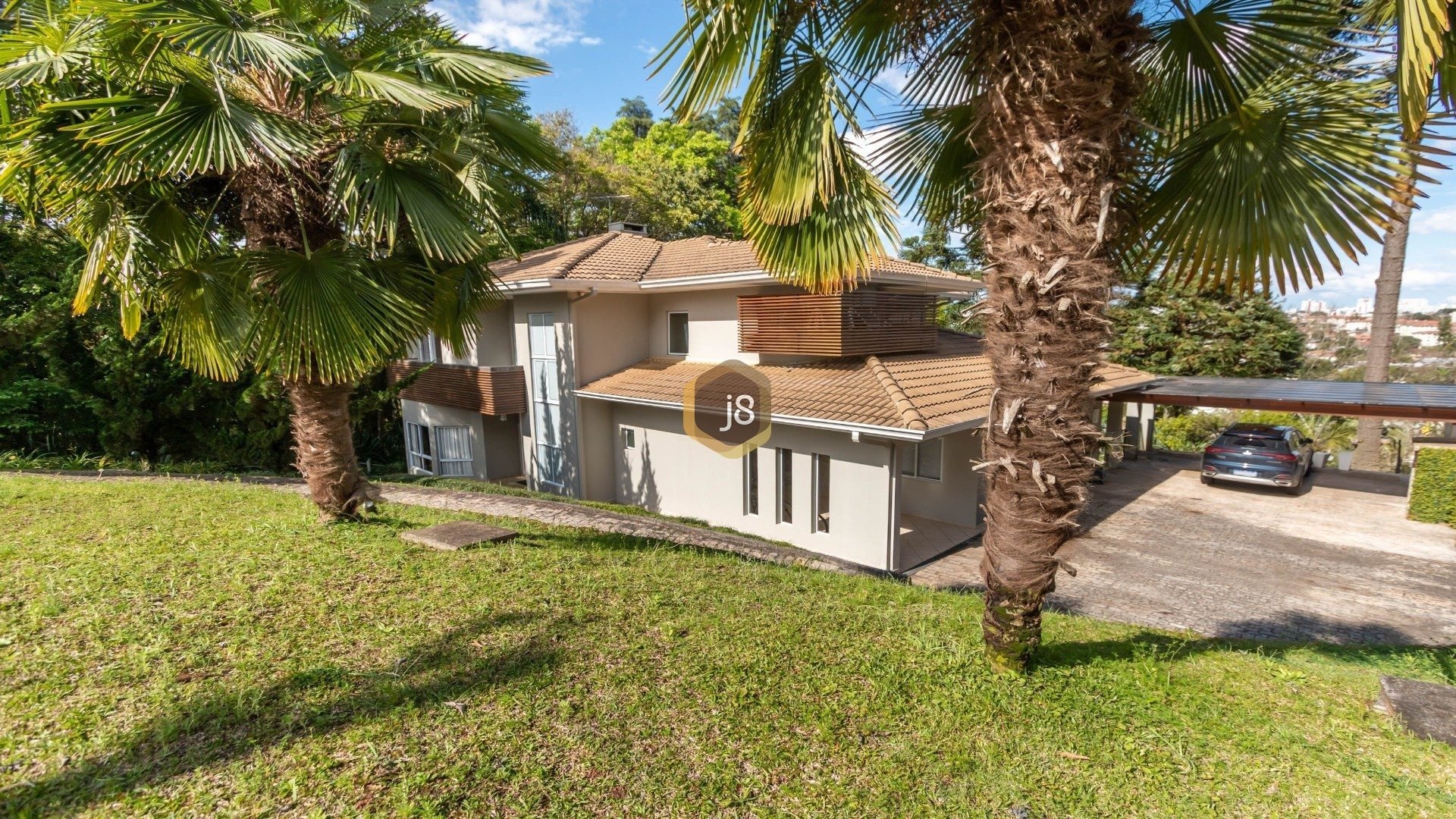CASA EM CONDOMÍNIO NO CAMPO COMPRIDO COM MUITA NATUREZA