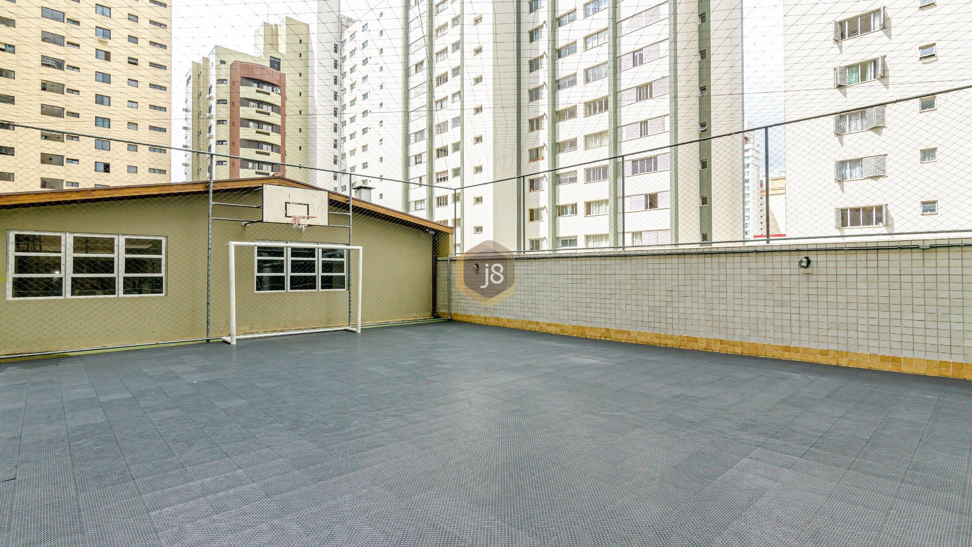 APARTAMENTO COM 3 QUARTOS EM FRENTE À PRAÇA DO JAPÃO