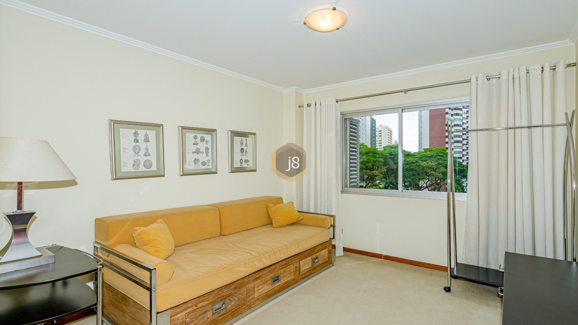 APARTAMENTO COM 3 QUARTOS EM FRENTE À PRAÇA DO JAPÃO