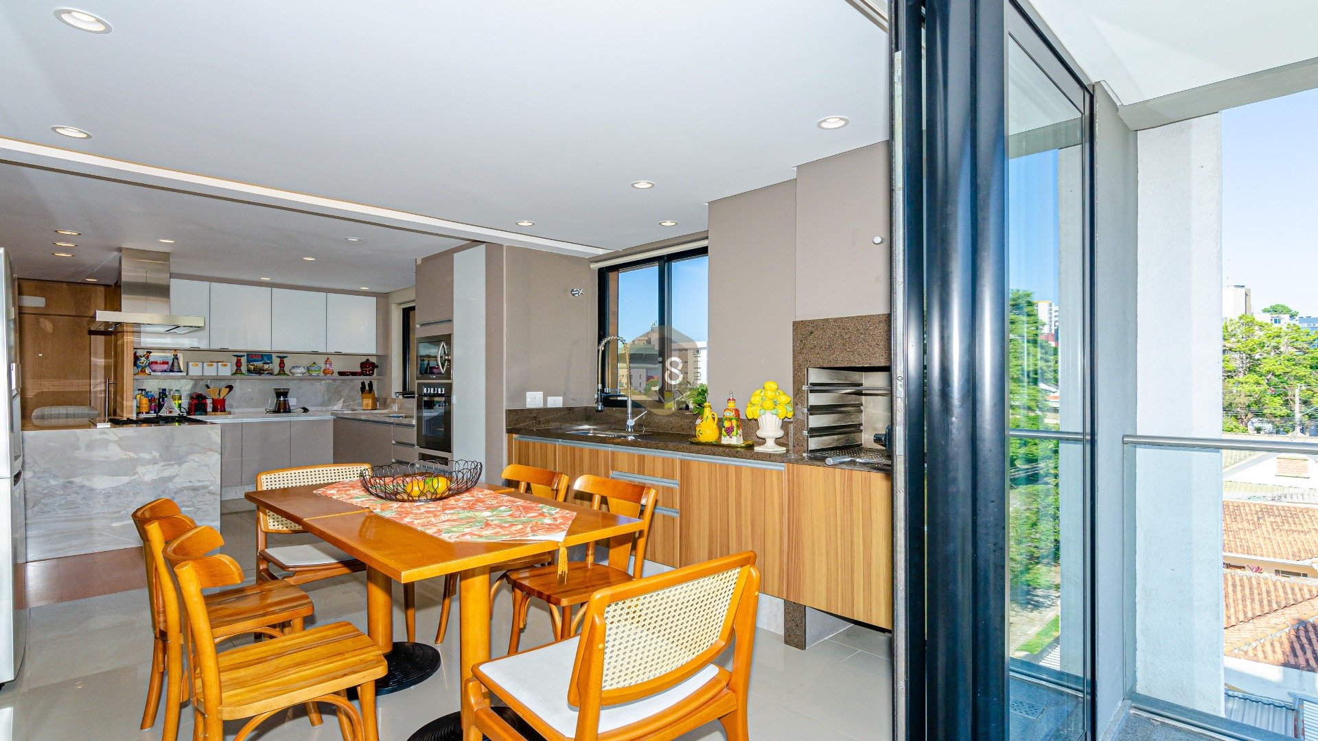 DUPLEX DE ALTO PADRÃO COM 3 SUÍTES NO ALTO DA GLÓRIA