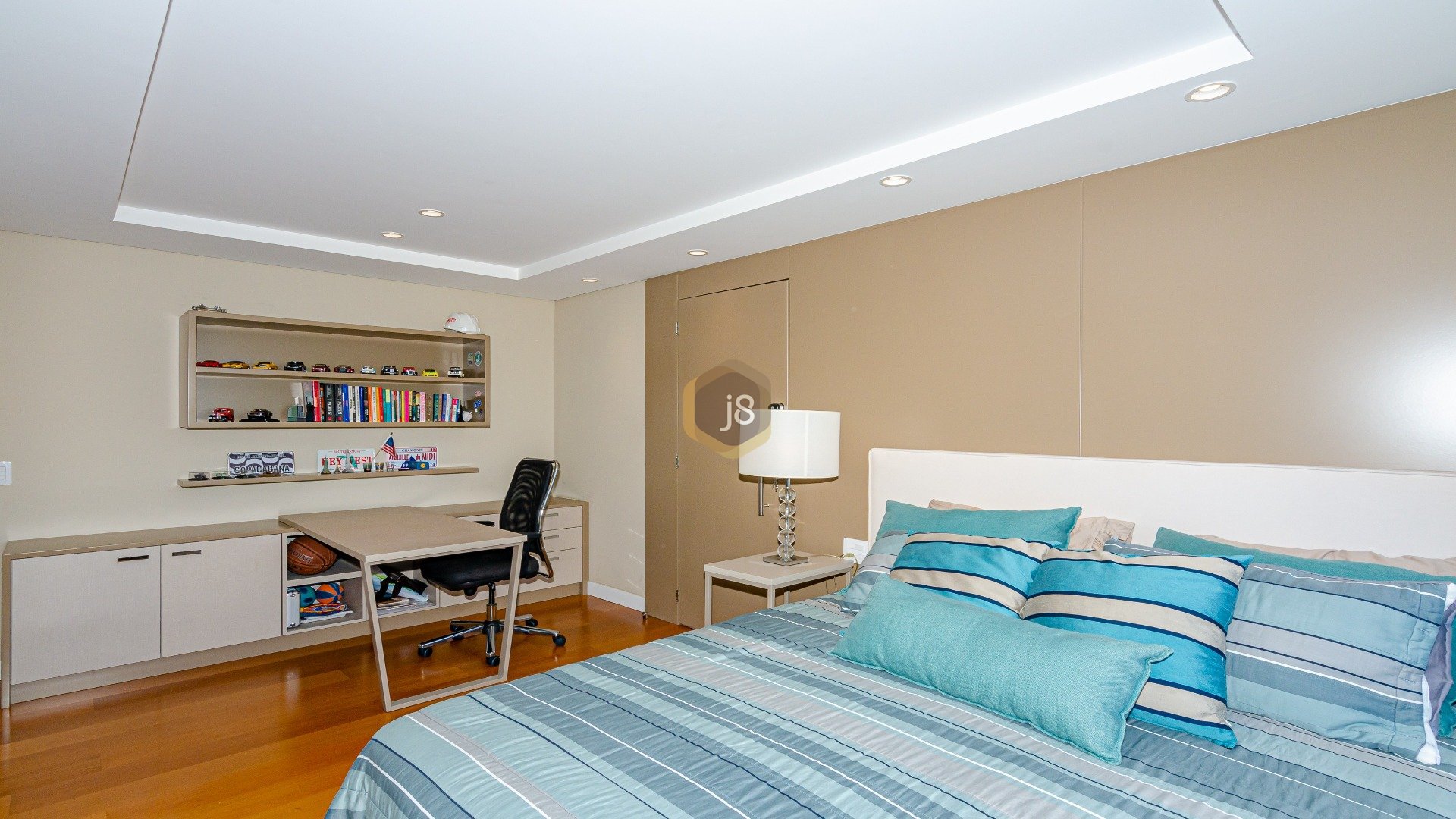 DUPLEX DE ALTO PADRÃO COM 3 SUÍTES NO ALTO DA GLÓRIA