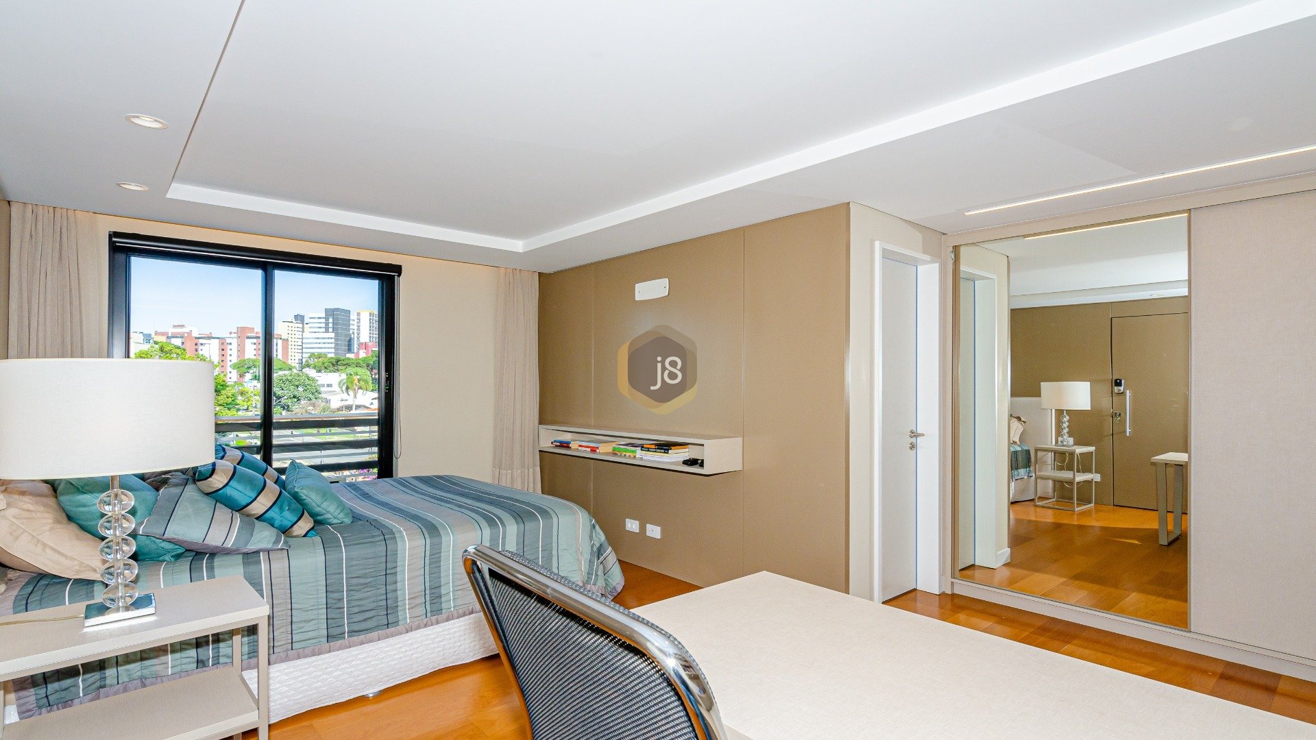 DUPLEX DE ALTO PADRÃO COM 3 SUÍTES NO ALTO DA GLÓRIA