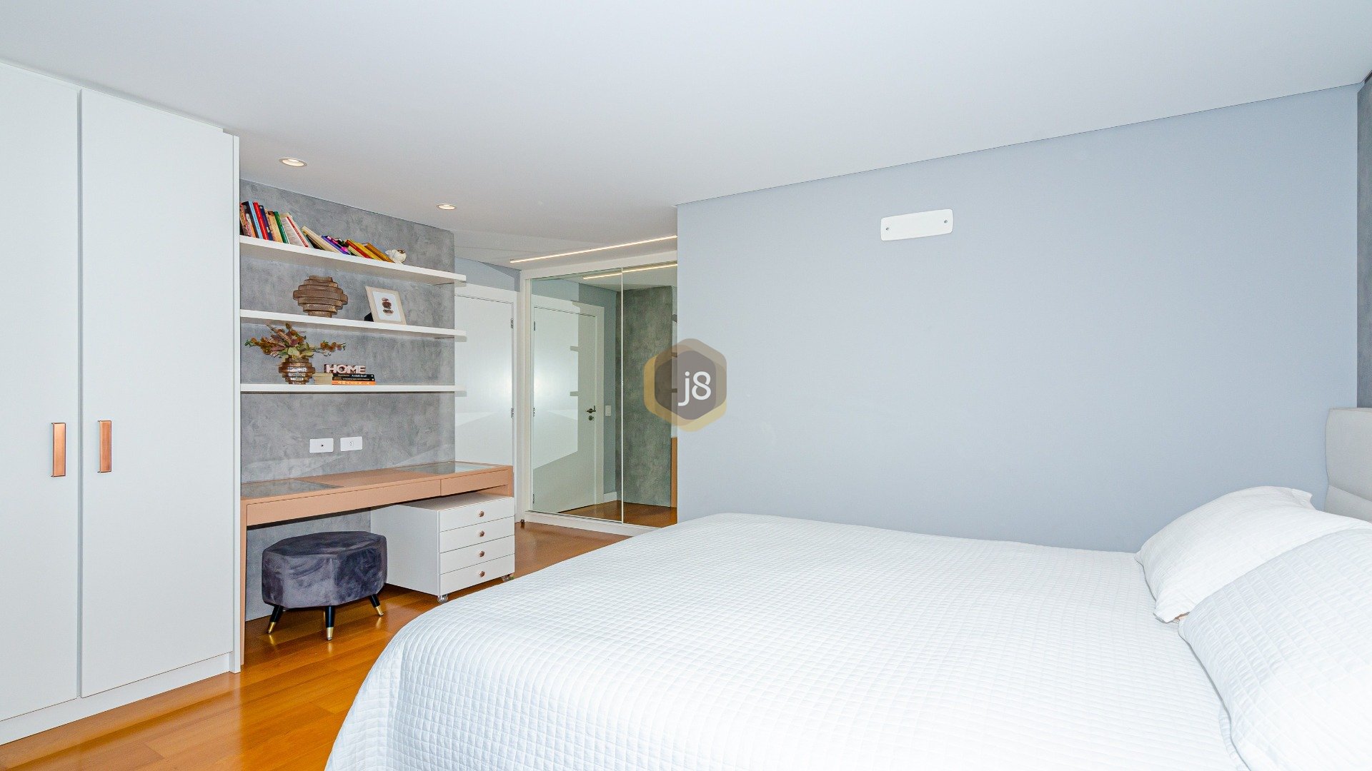 DUPLEX DE ALTO PADRÃO COM 3 SUÍTES NO ALTO DA GLÓRIA