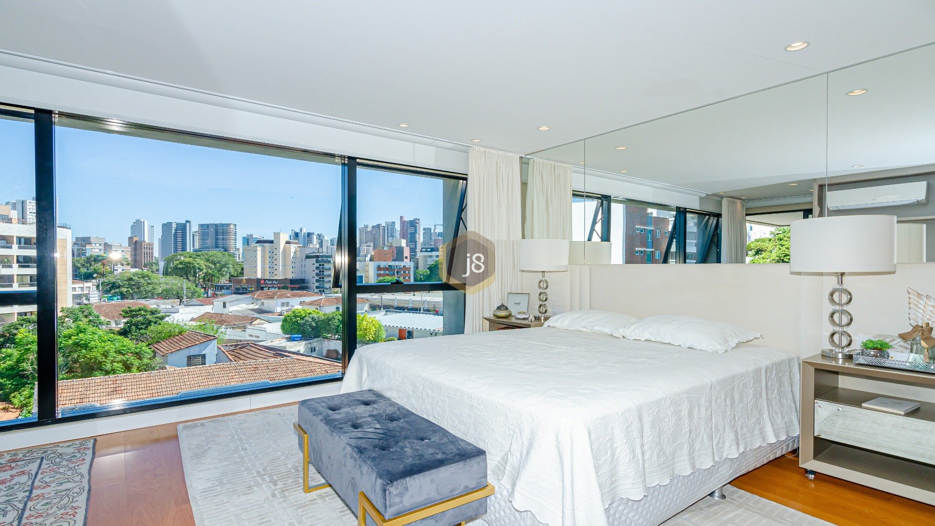 DUPLEX DE ALTO PADRÃO COM 3 SUÍTES NO ALTO DA GLÓRIA