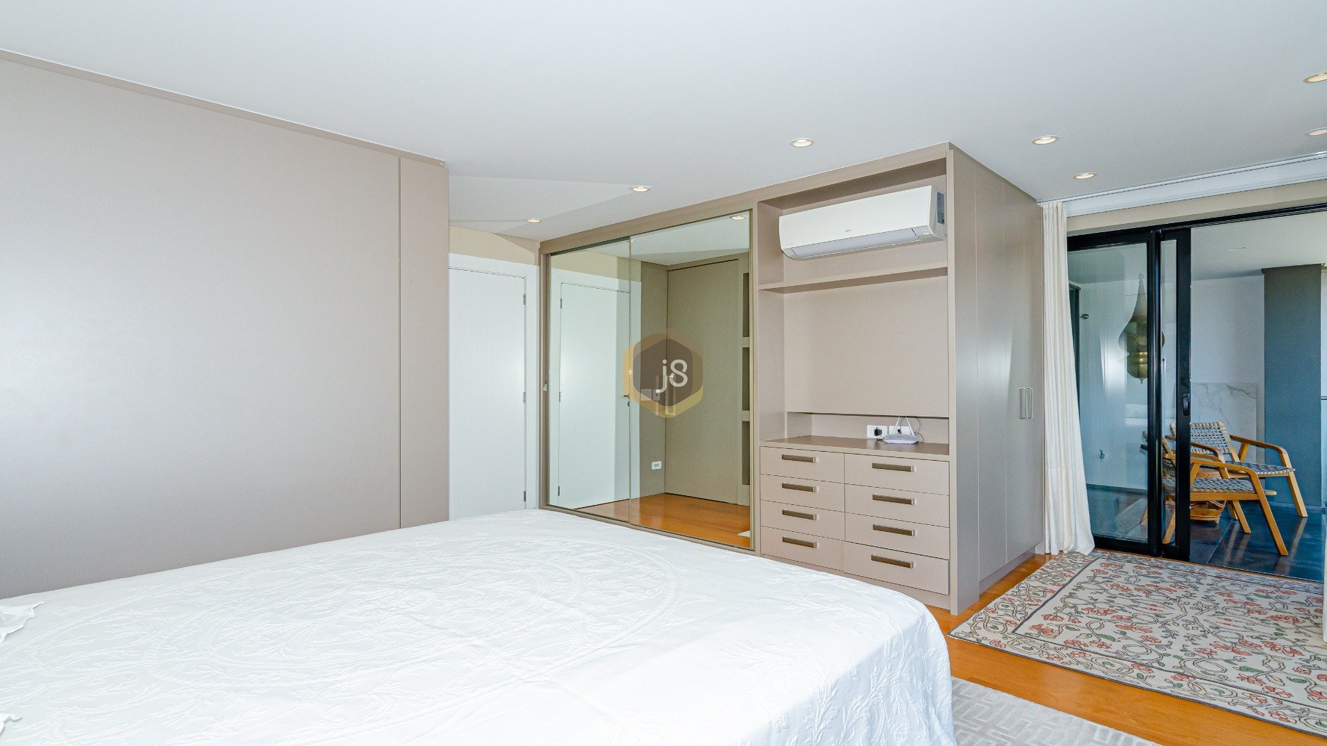 DUPLEX DE ALTO PADRÃO COM 3 SUÍTES NO ALTO DA GLÓRIA