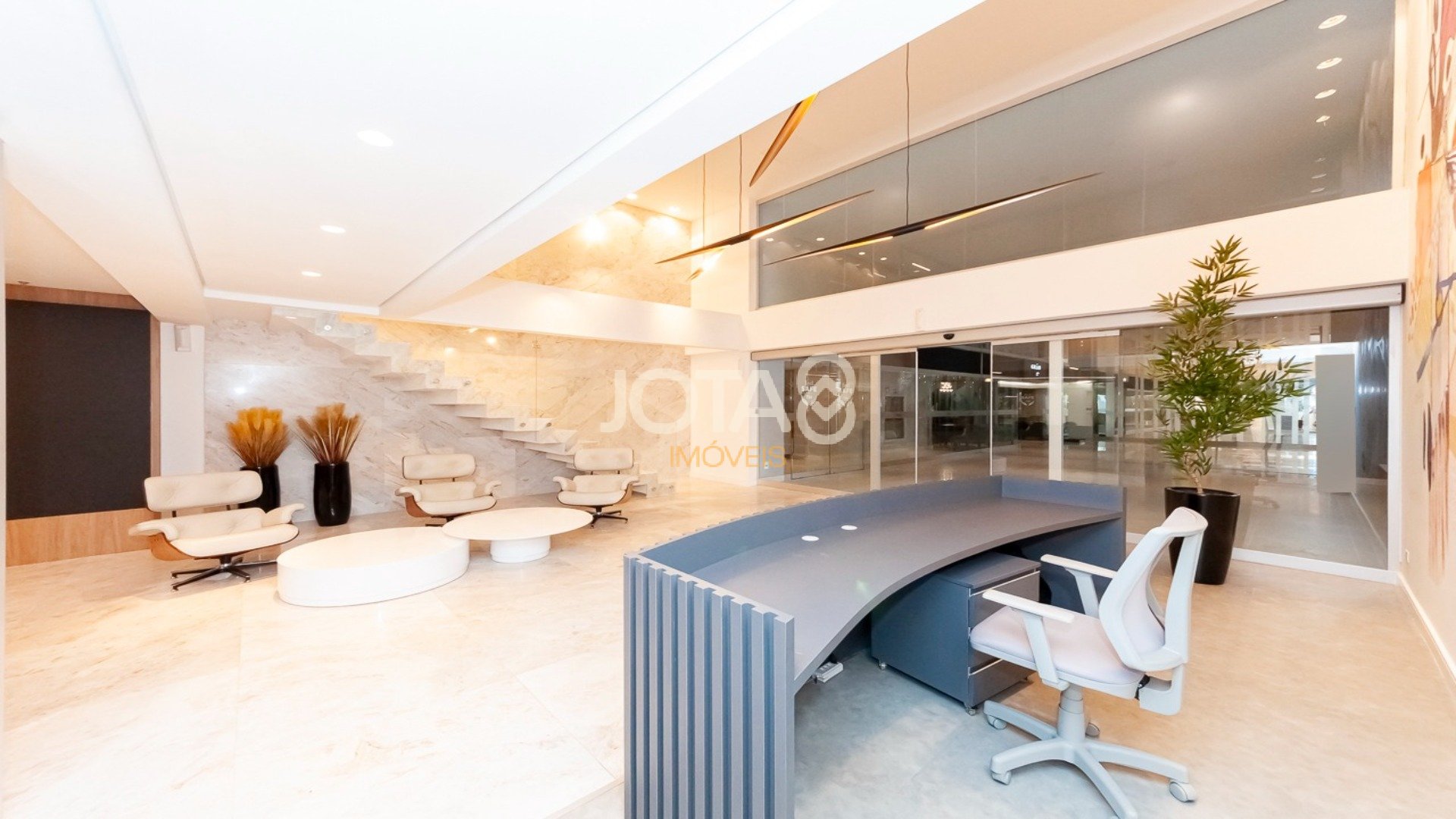MARAVILHOSA SALA COMERCIAL COMPLETA COM 216M², MOBILIADA E DECORADA