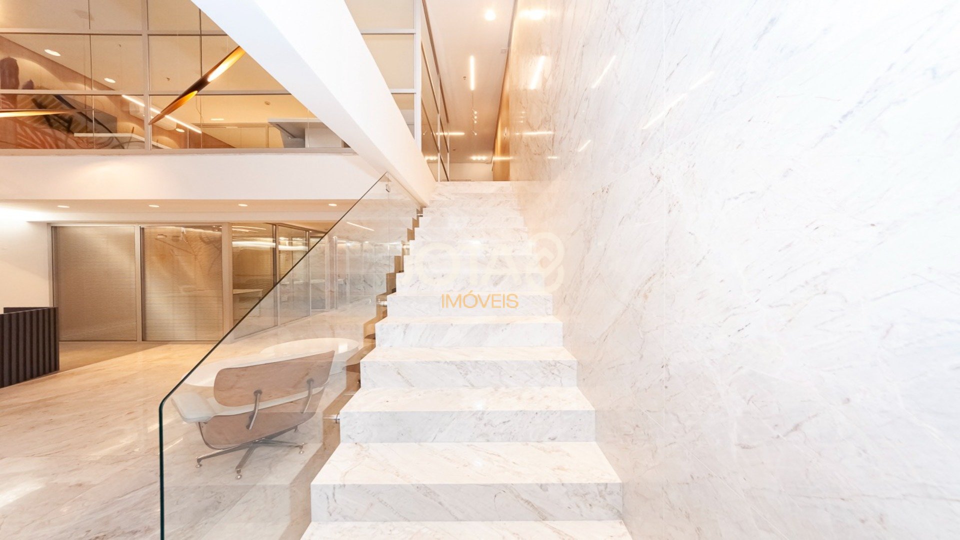 MARAVILHOSA SALA COMERCIAL COMPLETA COM 216M², MOBILIADA E DECORADA