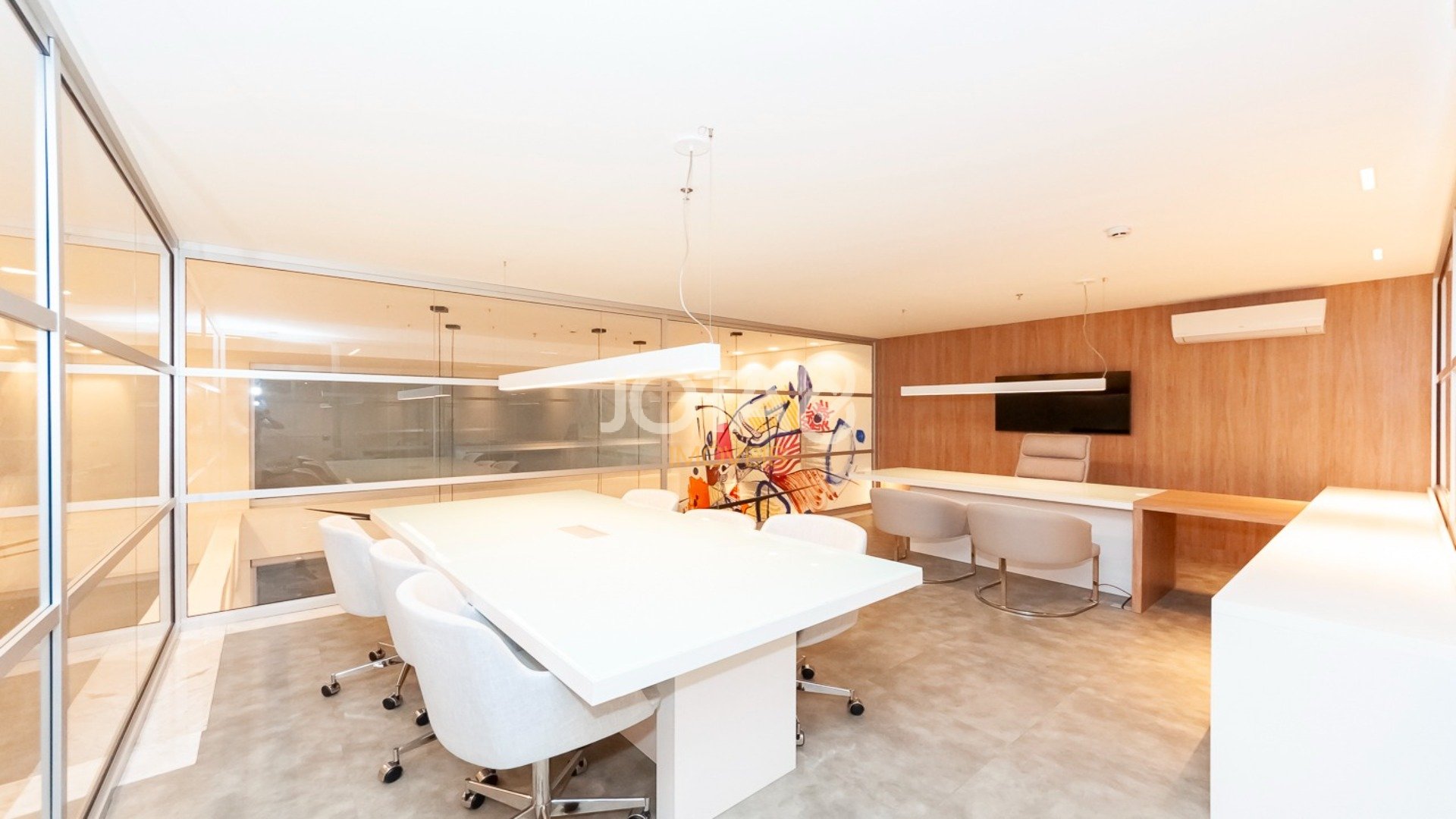 MARAVILHOSA SALA COMERCIAL COMPLETA COM 216M², MOBILIADA E DECORADA