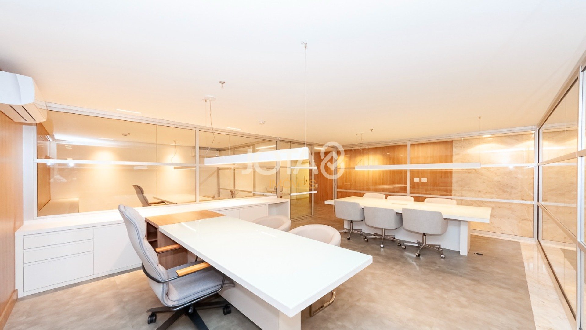 MARAVILHOSA SALA COMERCIAL COMPLETA COM 216M², MOBILIADA E DECORADA