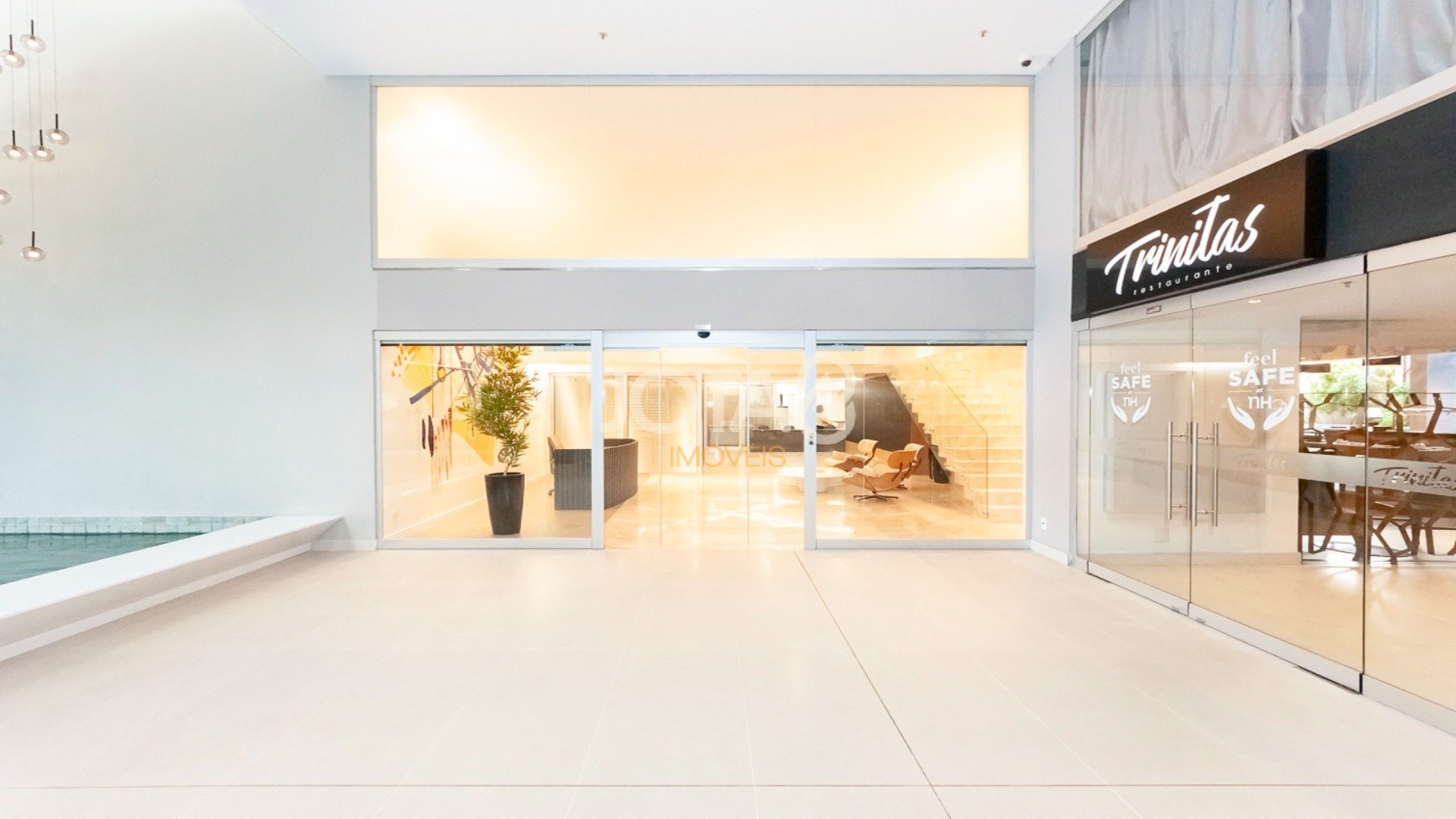 MARAVILHOSA SALA COMERCIAL COMPLETA COM 216M², MOBILIADA E DECORADA