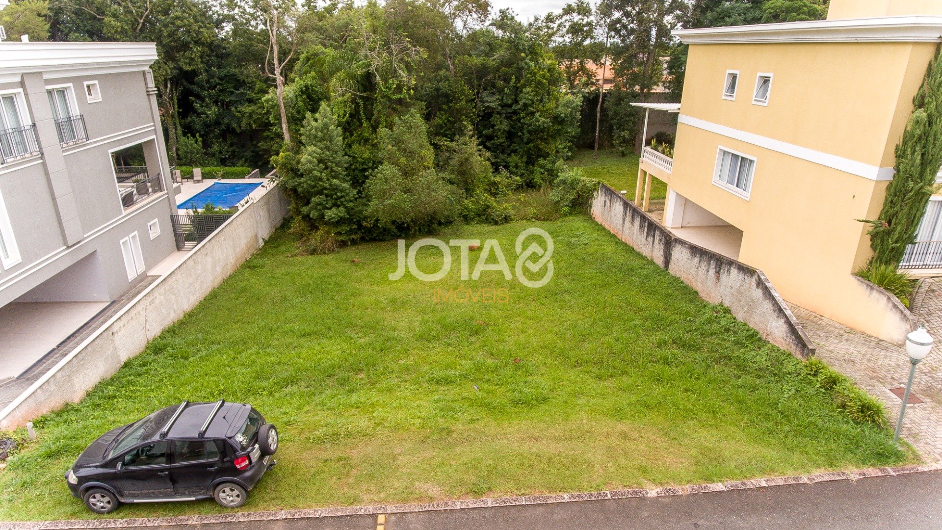TERRENO EM CONDOMÍNIO NO CAMPO COMPRIDO COM BOSQUE PRIVATIVO