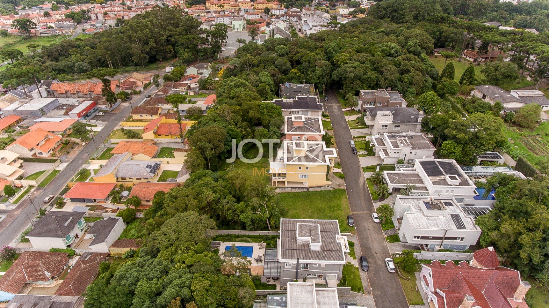 TERRENO EM CONDOMÍNIO NO CAMPO COMPRIDO COM BOSQUE PRIVATIVO