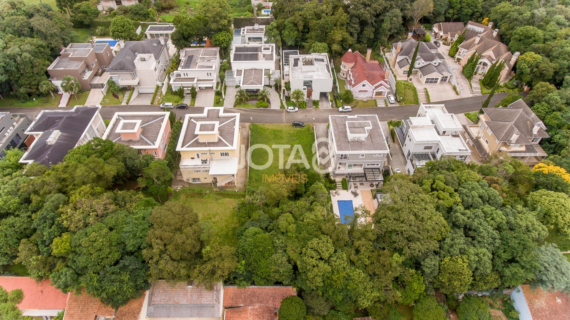 TERRENO EM CONDOMÍNIO NO CAMPO COMPRIDO COM BOSQUE PRIVATIVO