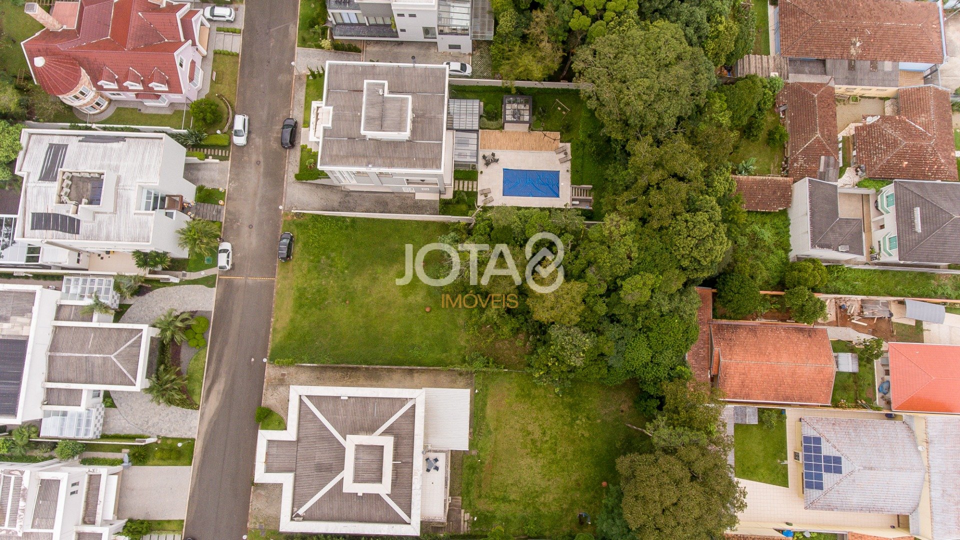 TERRENO EM CONDOMÍNIO NO CAMPO COMPRIDO COM BOSQUE PRIVATIVO