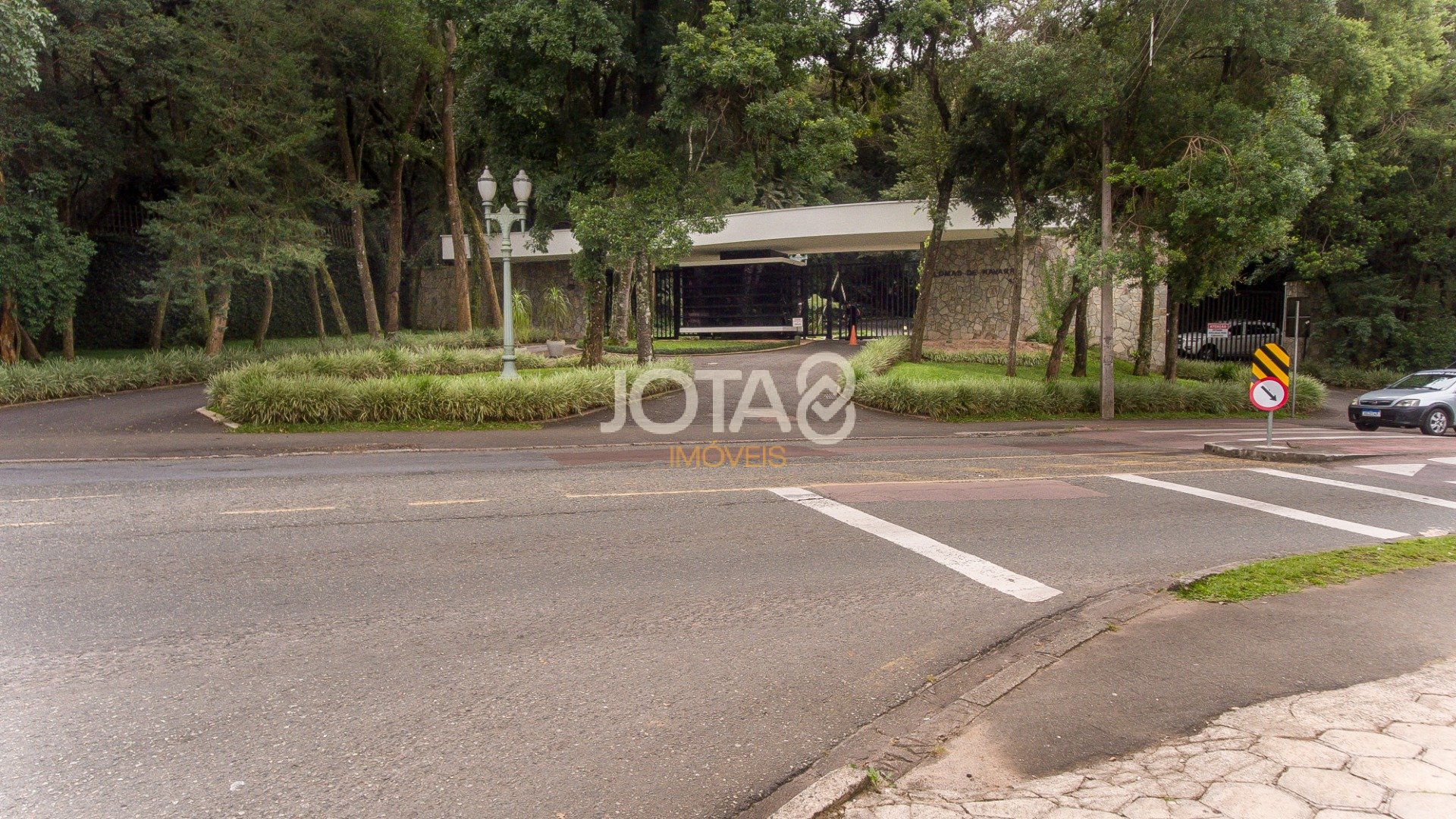 TERRENO EM CONDOMÍNIO NO CAMPO COMPRIDO COM BOSQUE PRIVATIVO
