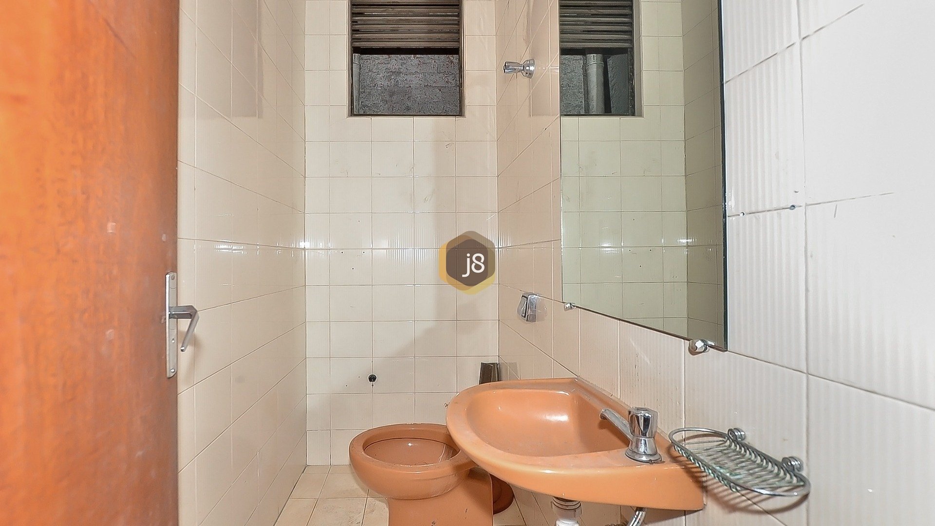 LOJA COM 580M²  NO CENTRO DE CURITIBA - J8