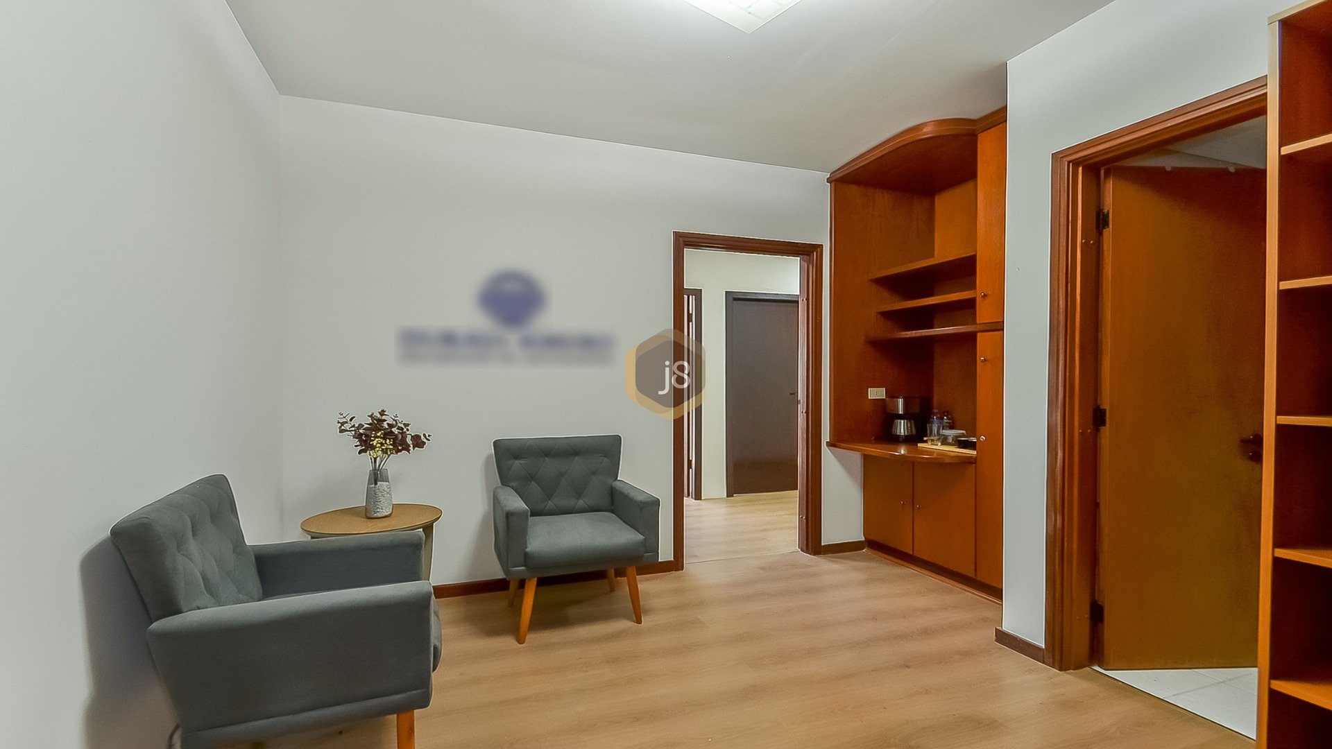 SALA COMERCIAL BEM LOCALIZADA NA AVENIDA DO BATEL!