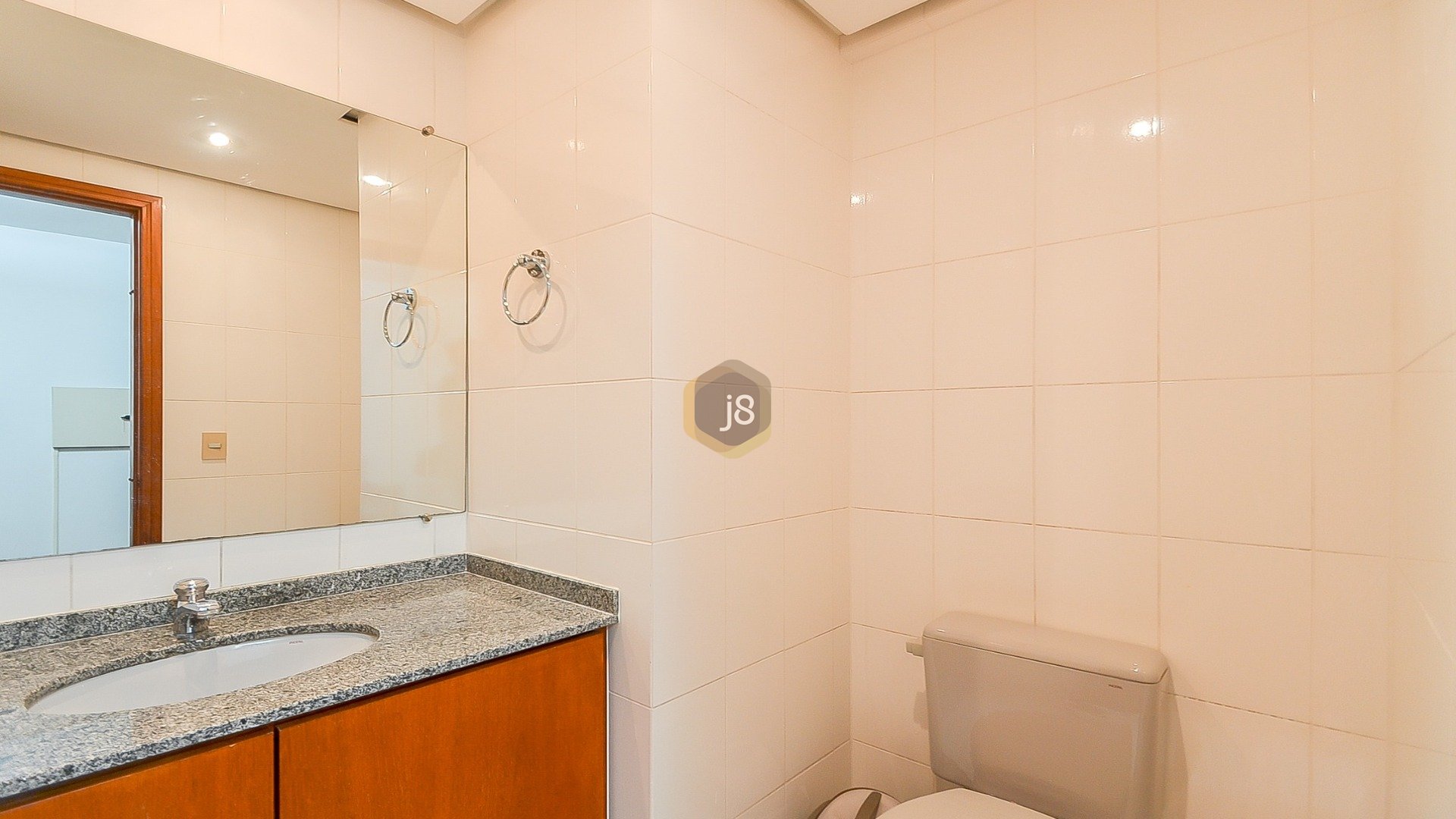 SALA COMERCIAL BEM LOCALIZADA NA AVENIDA DO BATEL!