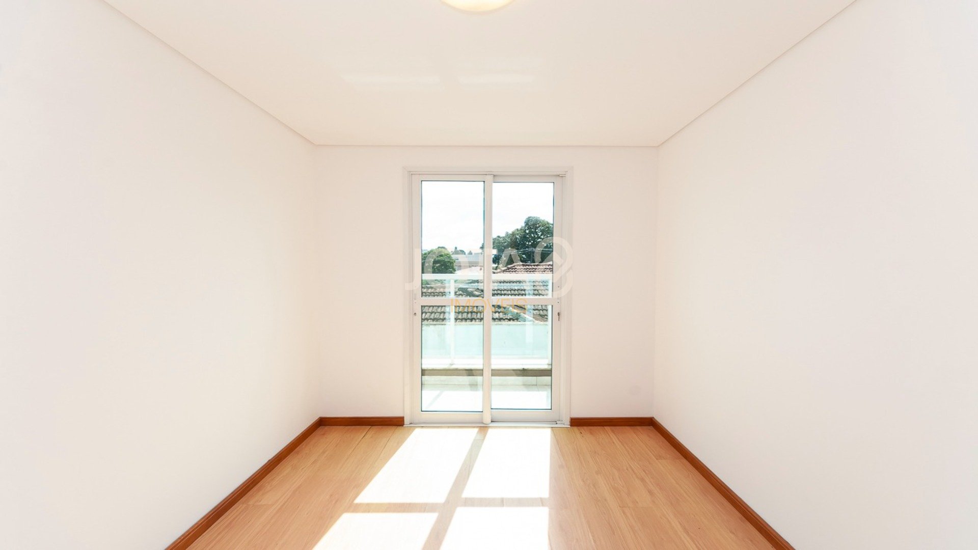 APARTAMENTO COM 2 DORMITÓRIOS NO JUVEVÊ