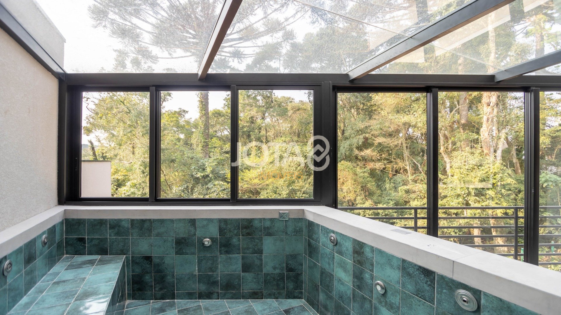 PINE HILL: CASA EM CONDOMÍNIO PRONTA PARA MORAR