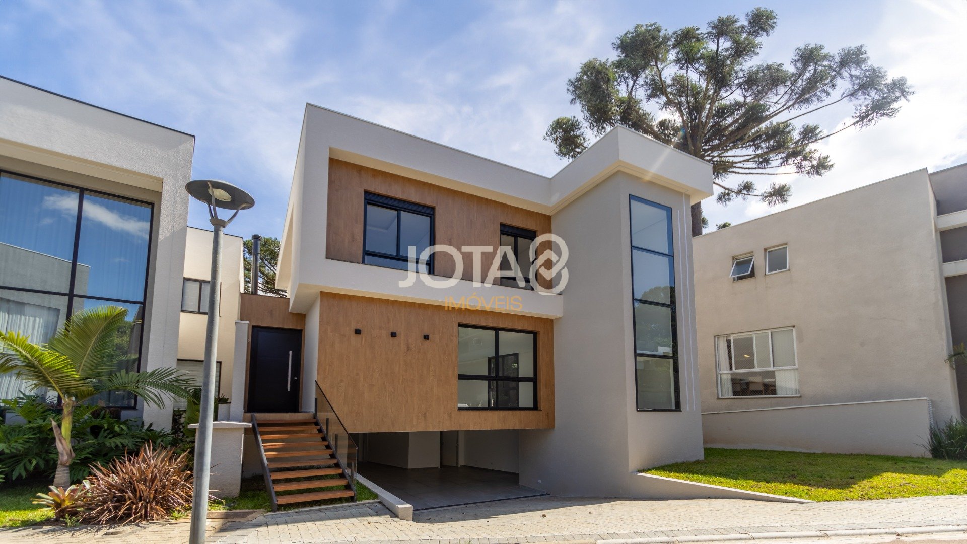 PINE HILL: CASA EM CONDOMÍNIO PRONTA PARA MORAR