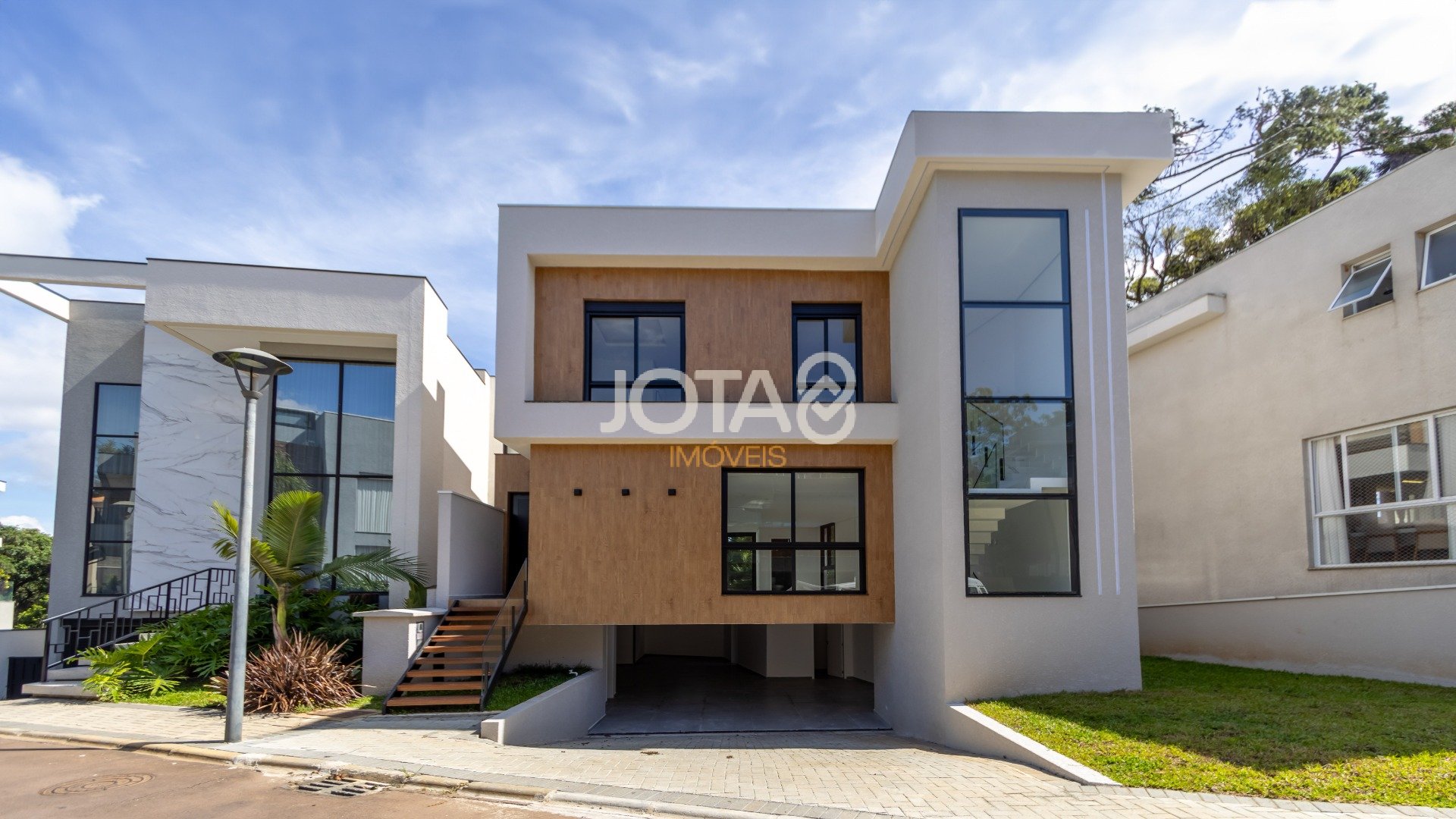 PINE HILL: CASA EM CONDOMÍNIO PRONTA PARA MORAR