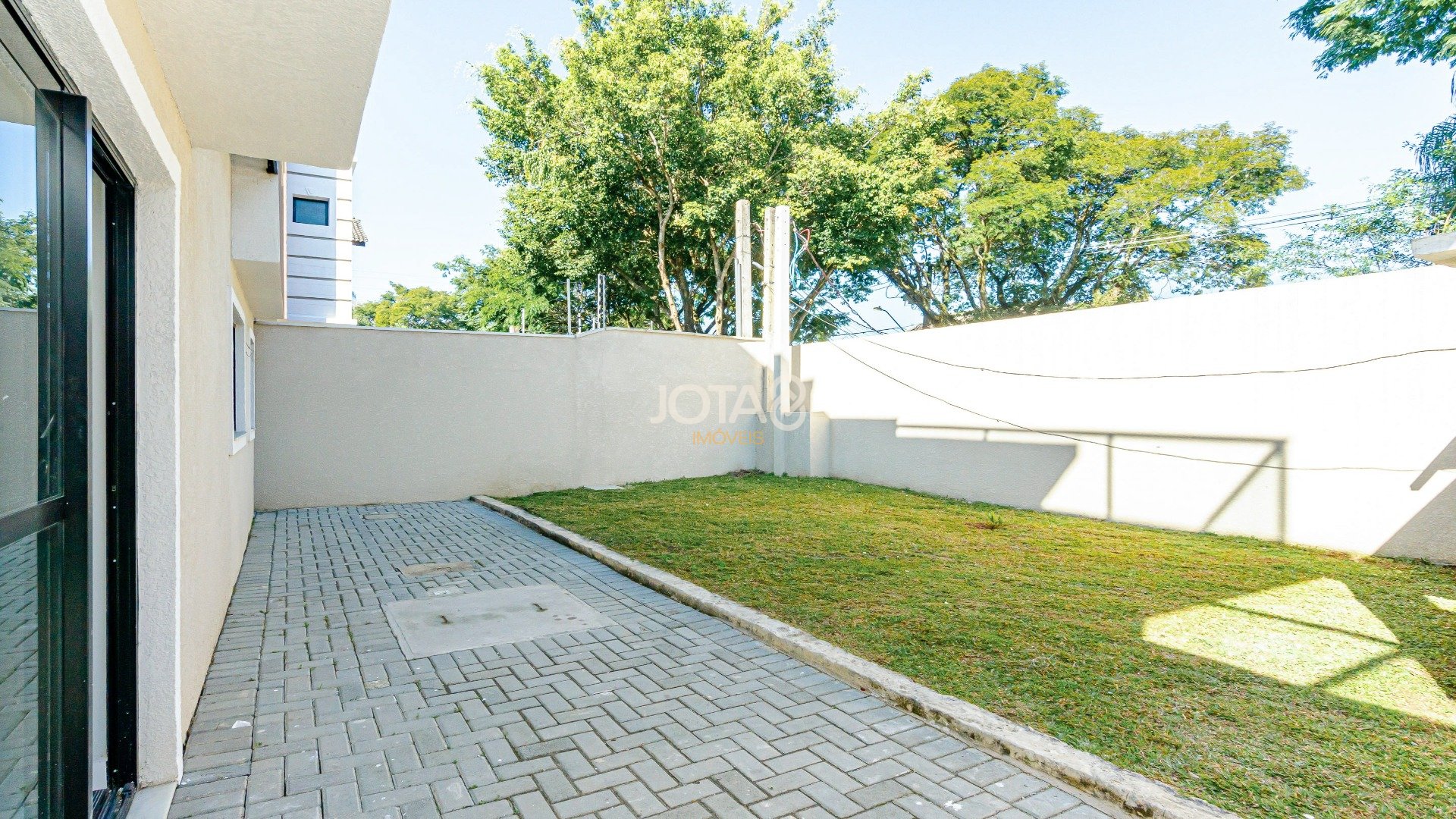 SOBRADO NOVO EM CONDOMÍNIO FECHADO COM 3 QUARTOS, SENDO 1 SUÍTE